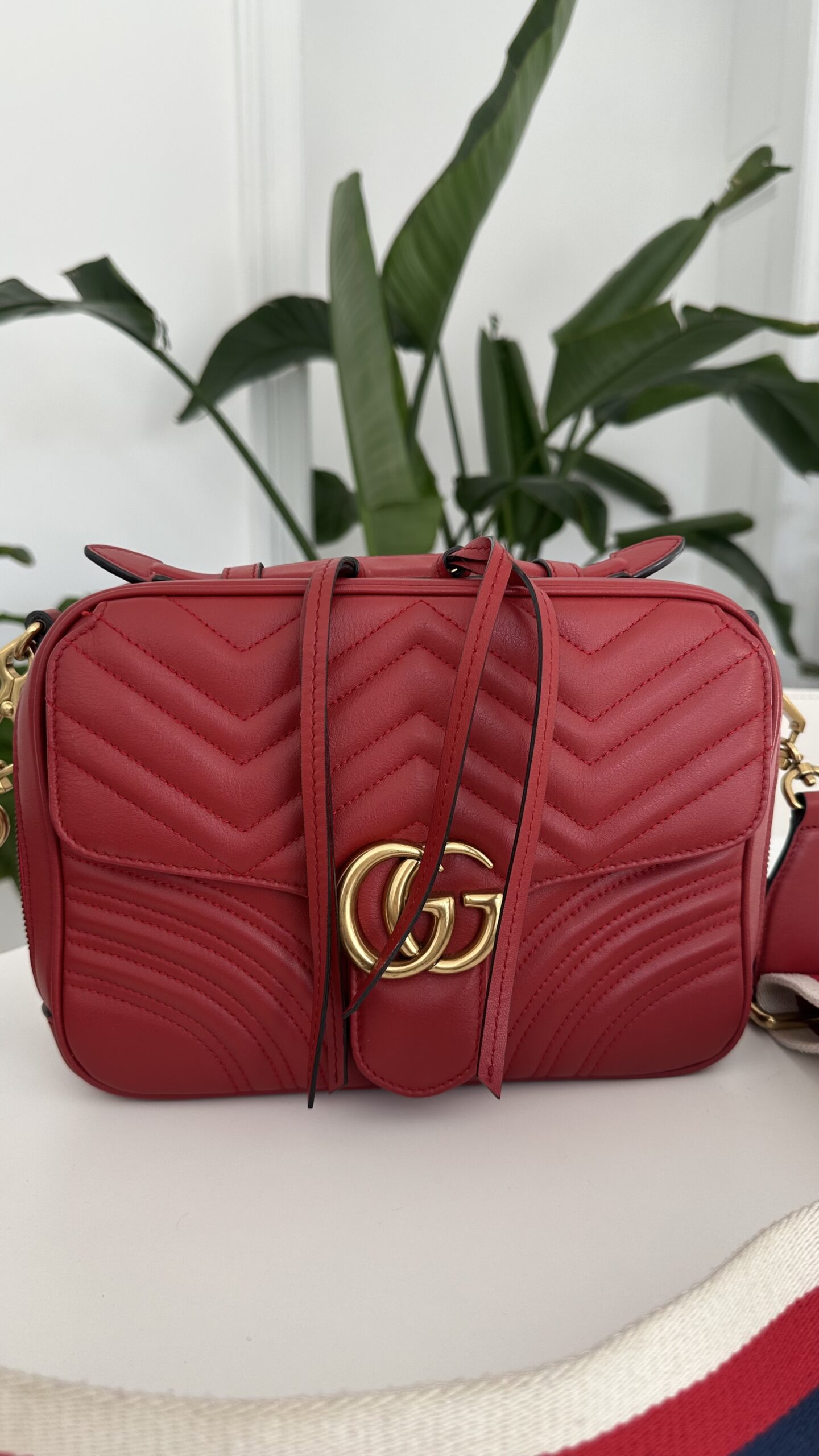 Gucci marmont czerwona torebka na pasku parcianym - obrazek 2