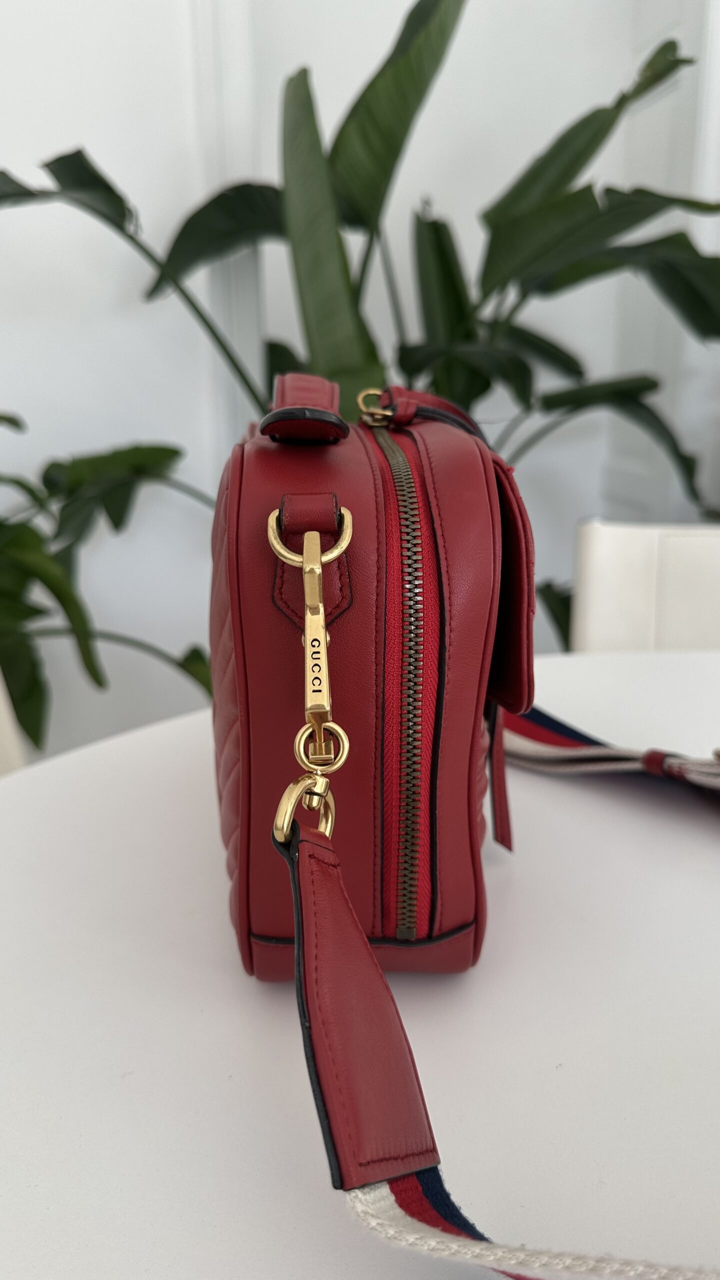 Gucci marmont czerwona torebka na pasku parcianym - obrazek 3