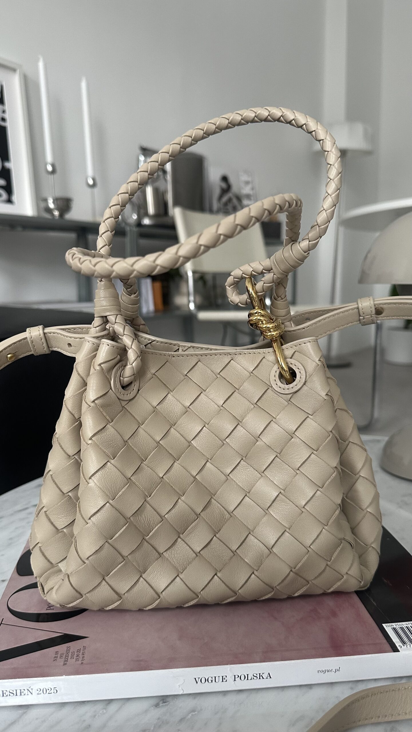 Bottega Veneta Parachute small beżowa torebka - obrazek 3