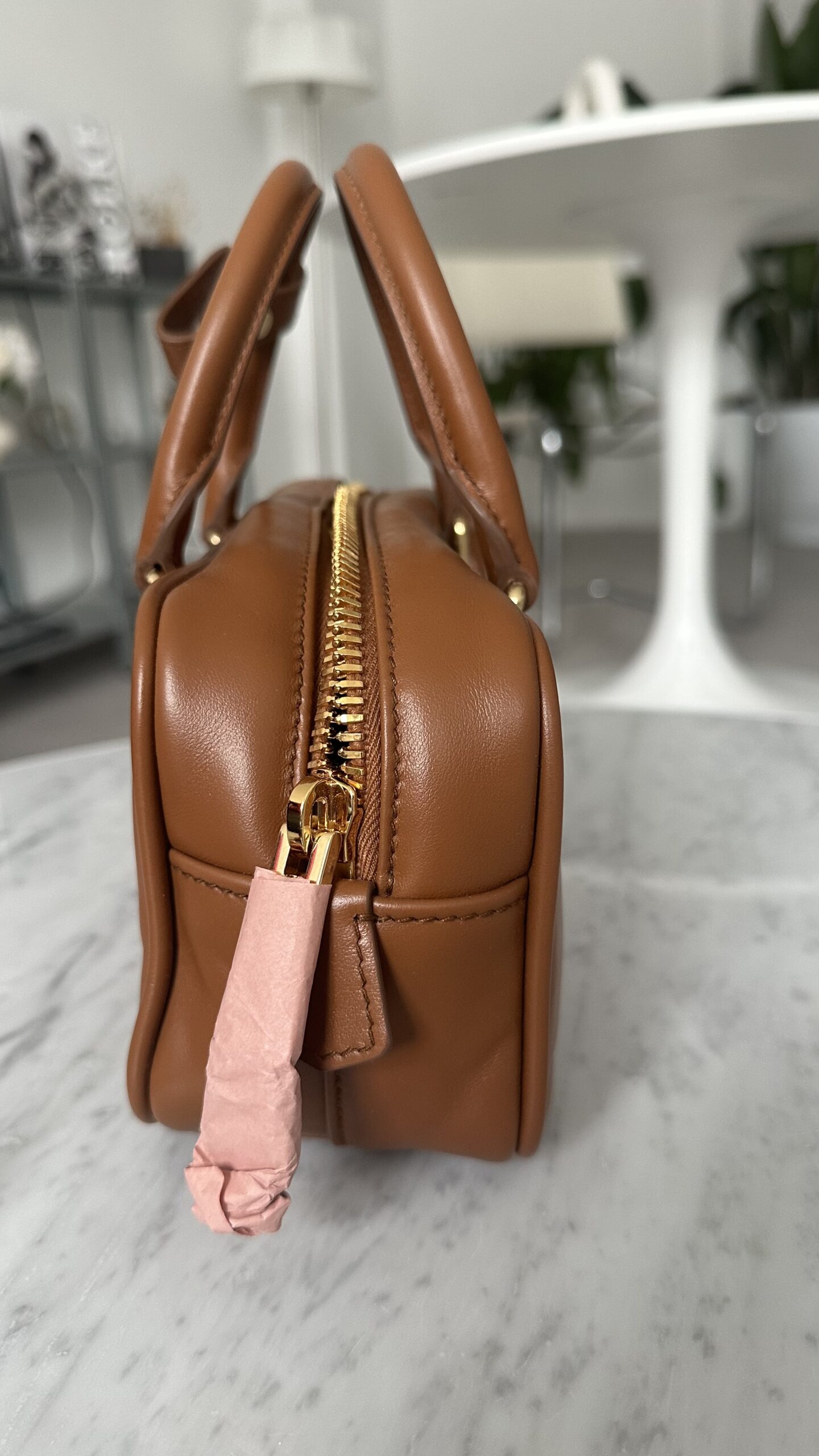 Miu Miu Arcadie camel kuferek - obrazek 4