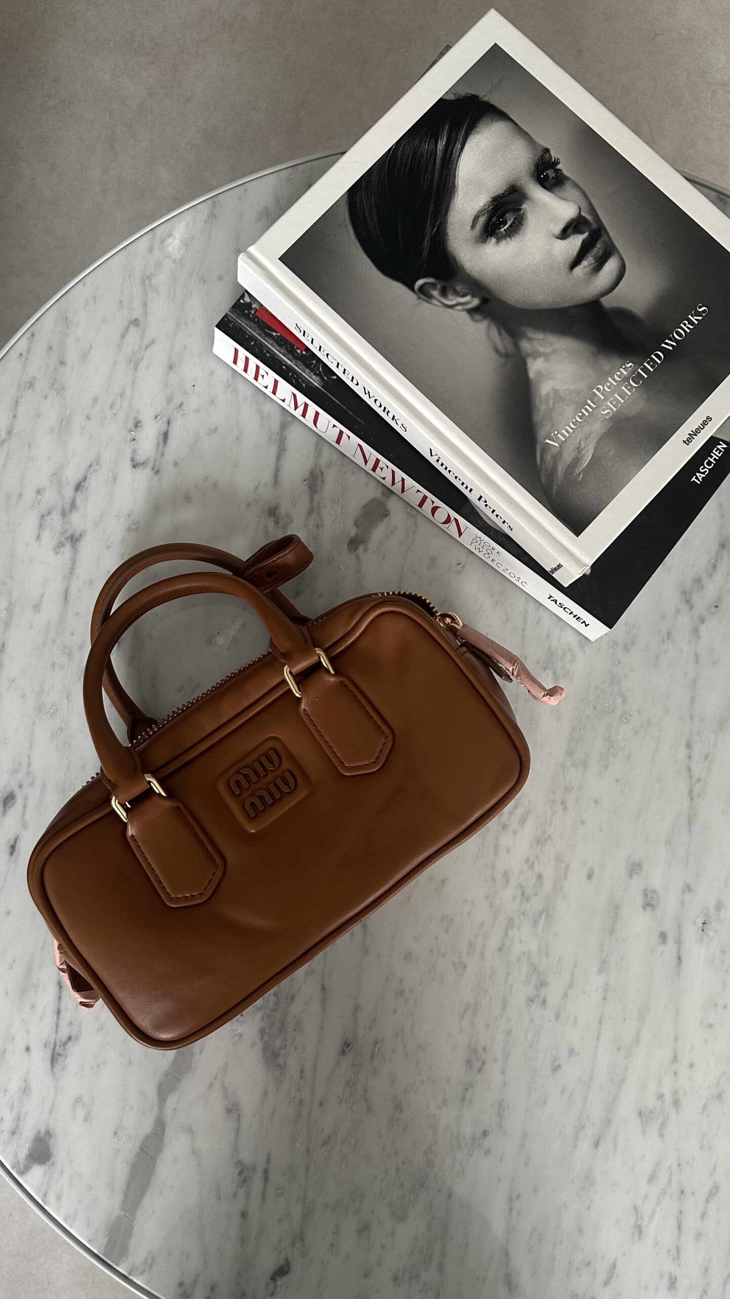 Miu Miu Arcadie camel kuferek - obrazek 6