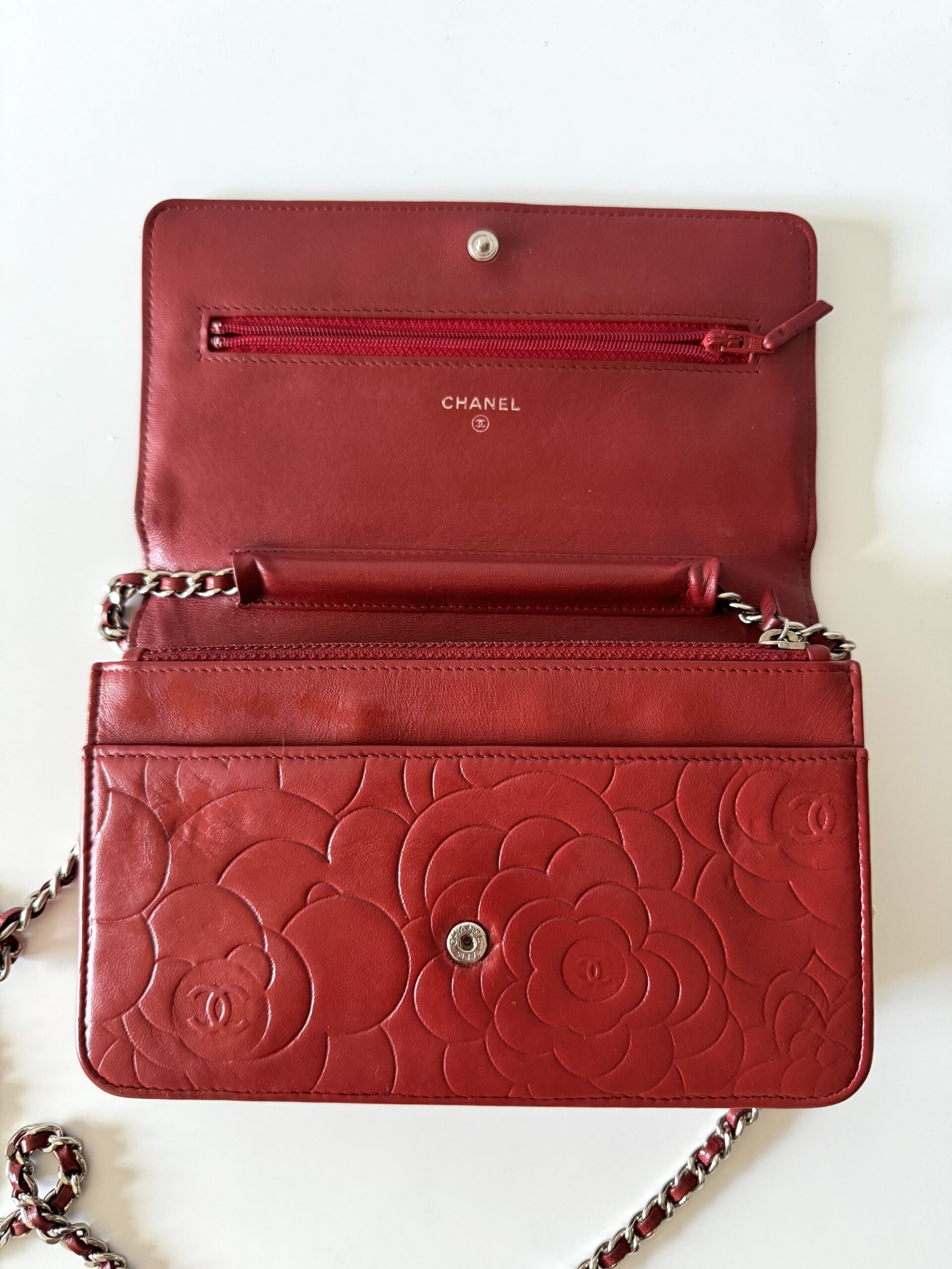 CHANEL Camellia Wallet On Chain - torebka - obrazek 9