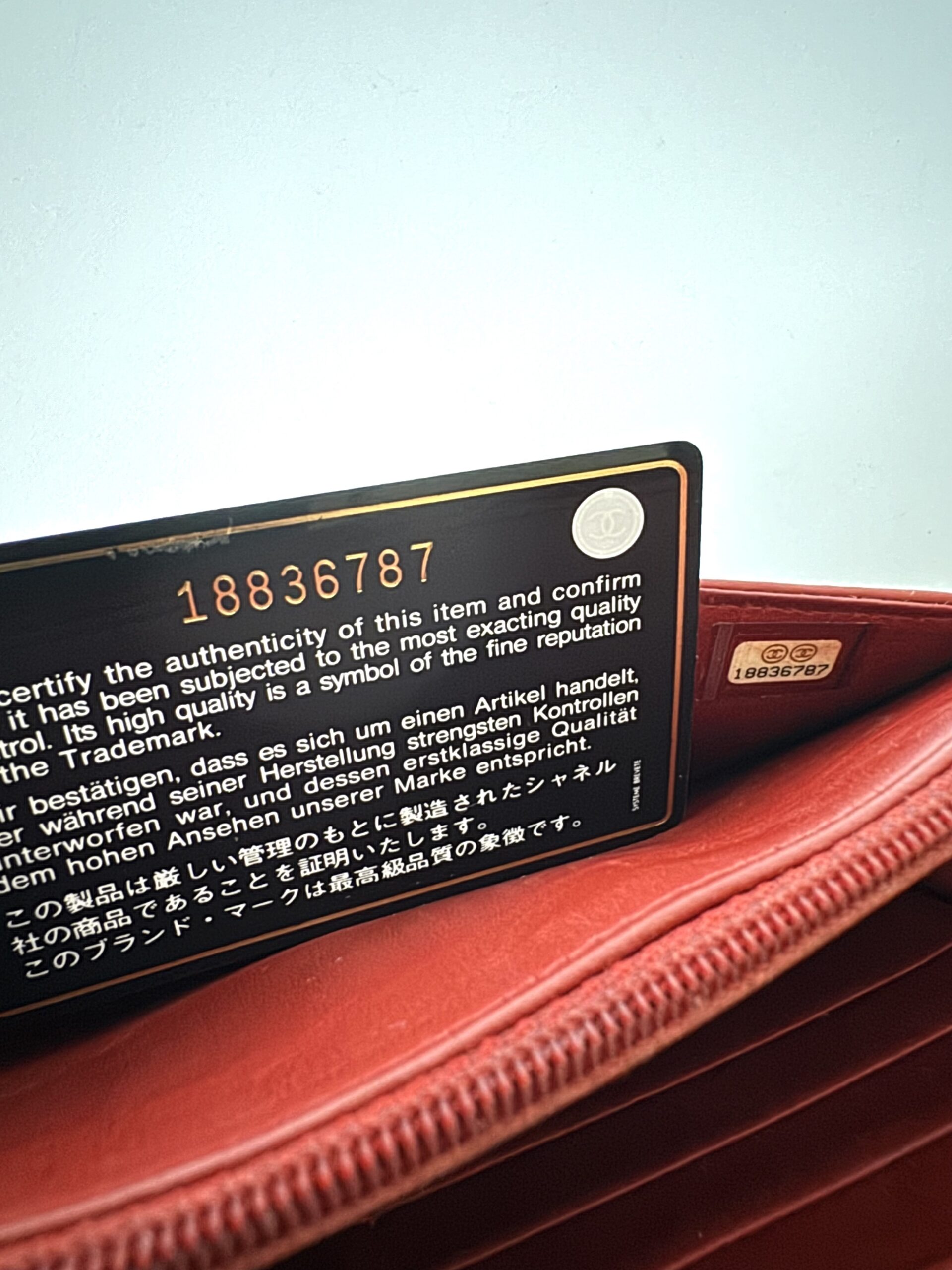 CHANEL Camellia Wallet On Chain - torebka - obrazek 15