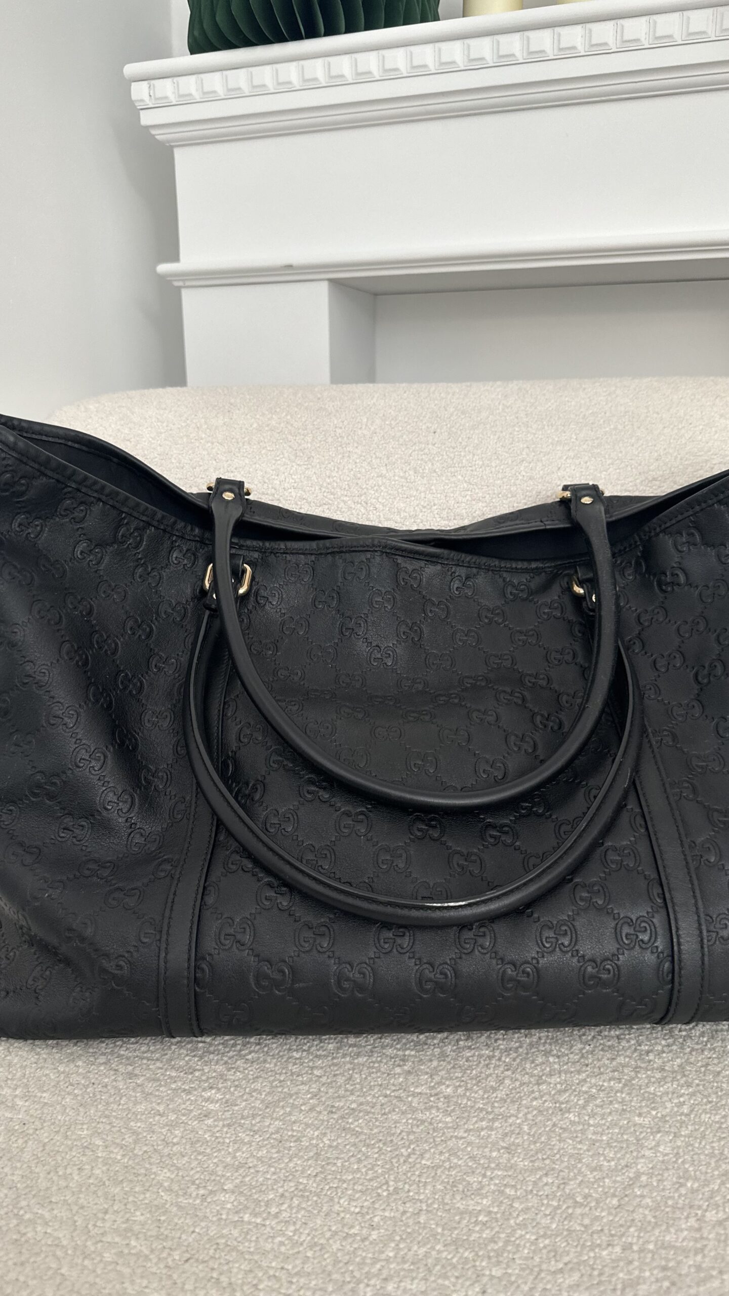 Gucci Guccissima czarna logowana torebka - obrazek 4