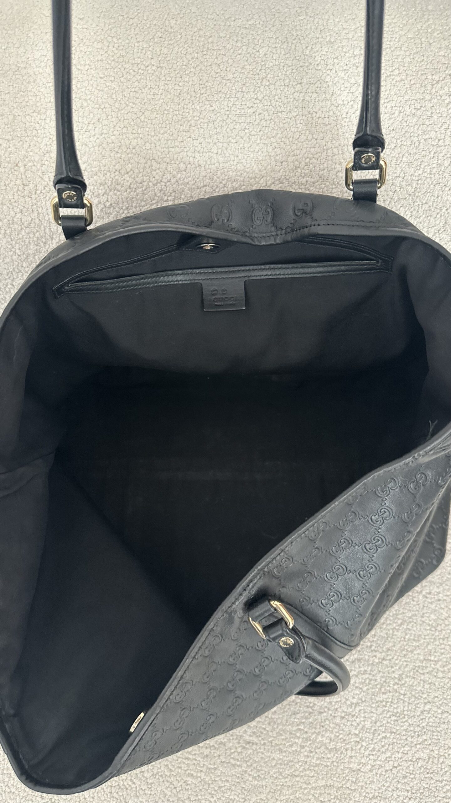 Gucci Guccissima czarna logowana torebka - obrazek 5