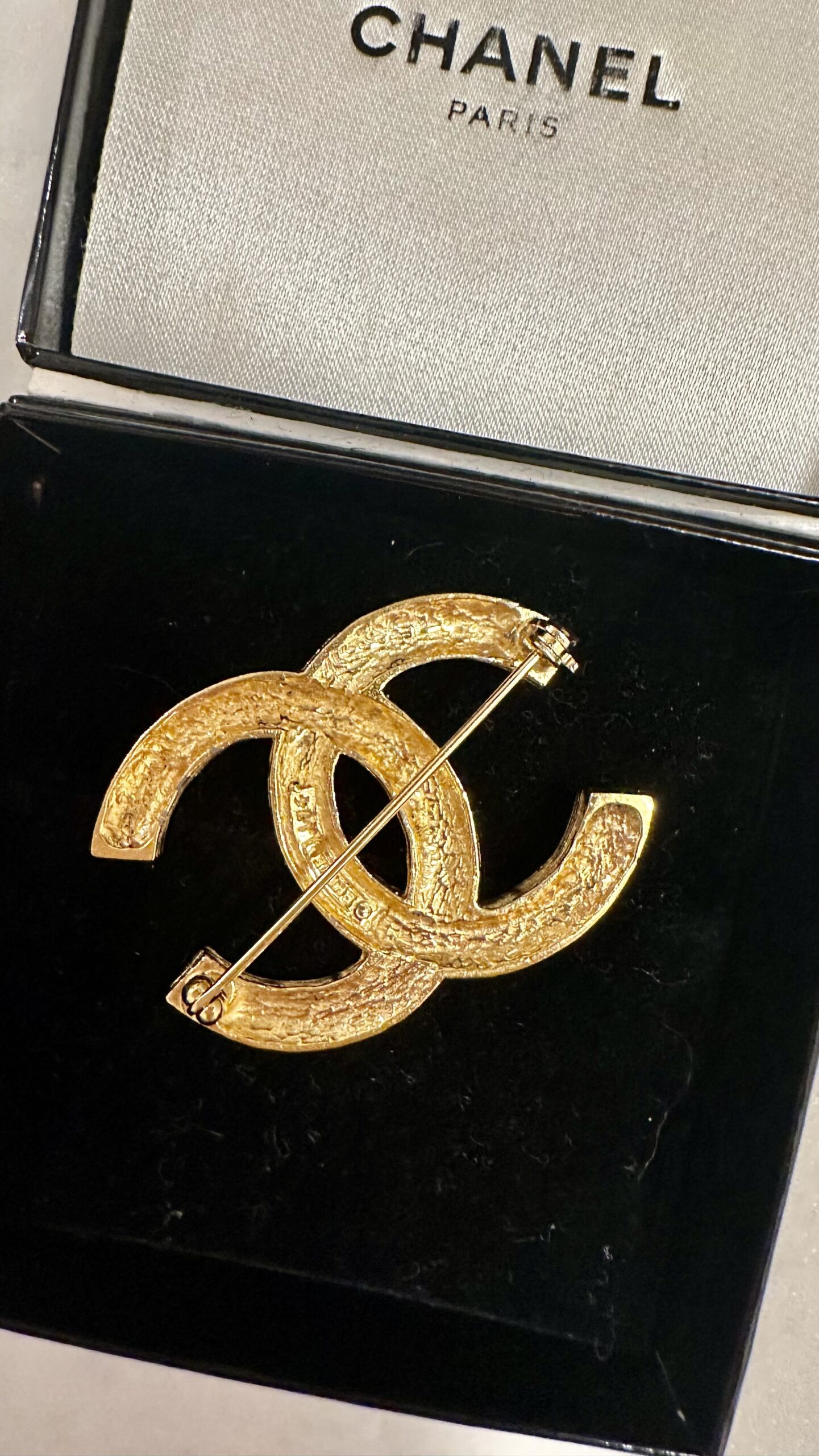 Chanel broszka vintage 1980 pozłacana 24 karat - obrazek 4