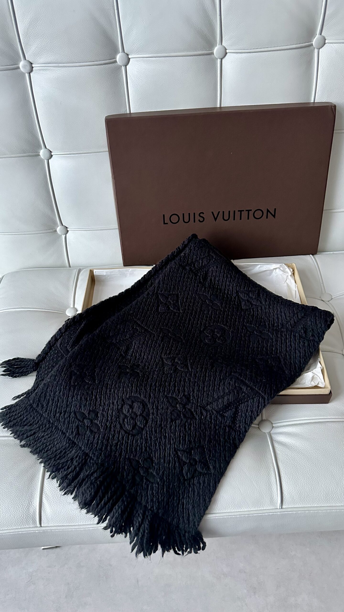 Louis Vuitton czarny wełniany szal - obrazek 2