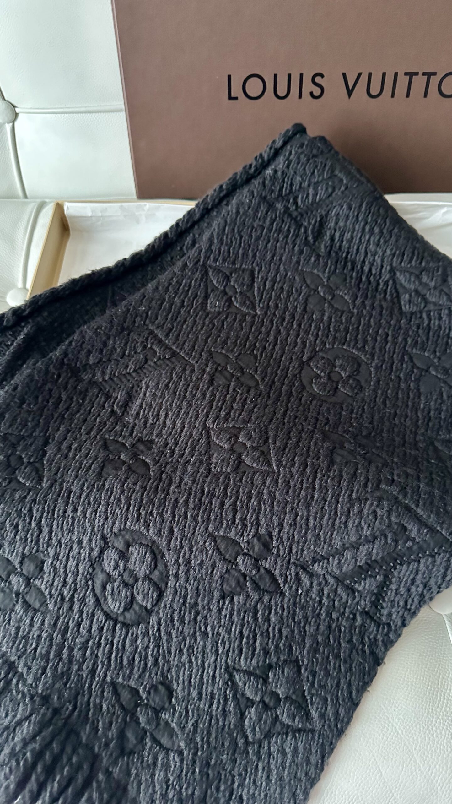 Louis Vuitton czarny wełniany szal - obrazek 3