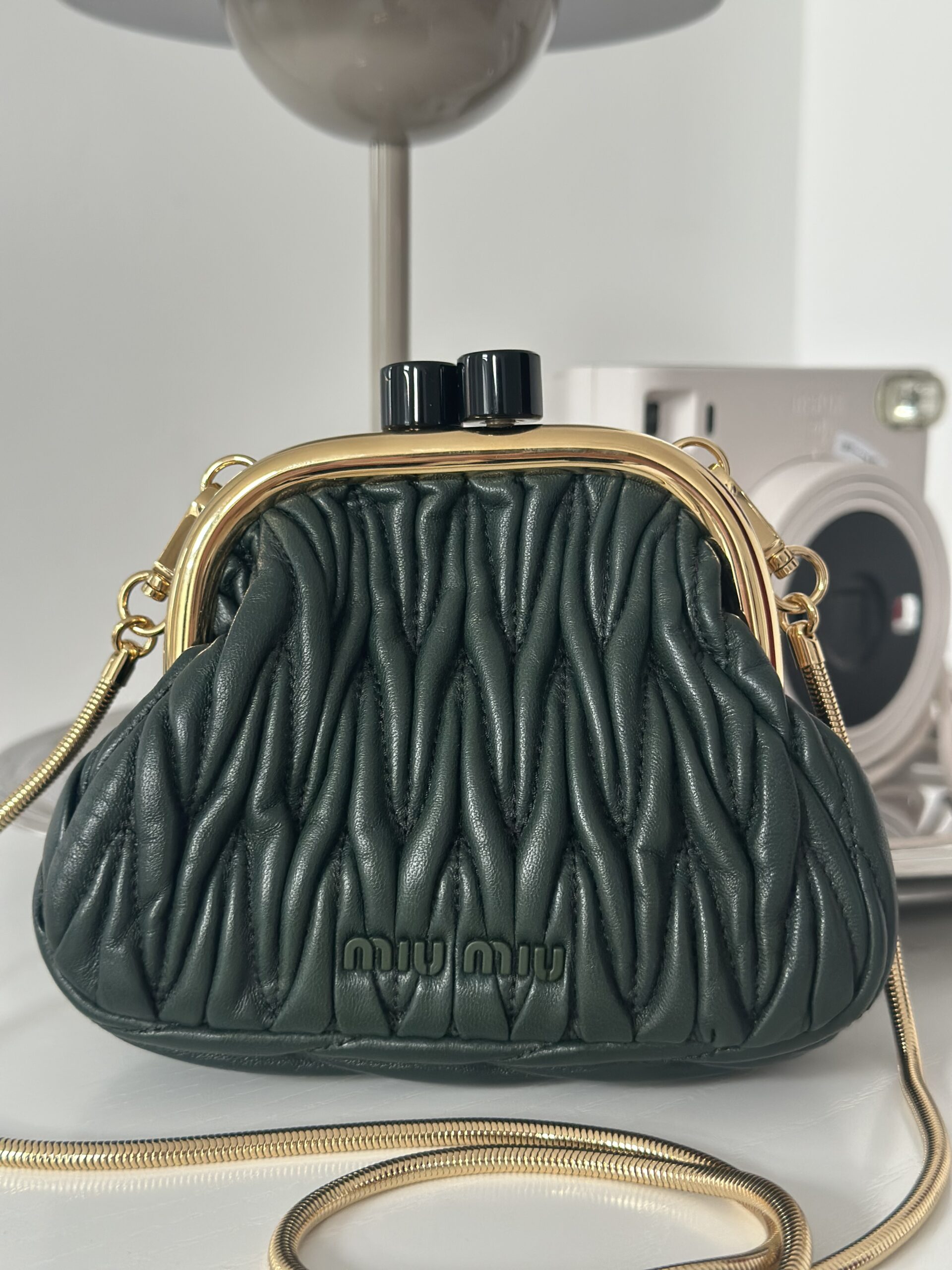 Miu Miu mała elegancka w kolorze ciemnej zieleni - obrazek 2