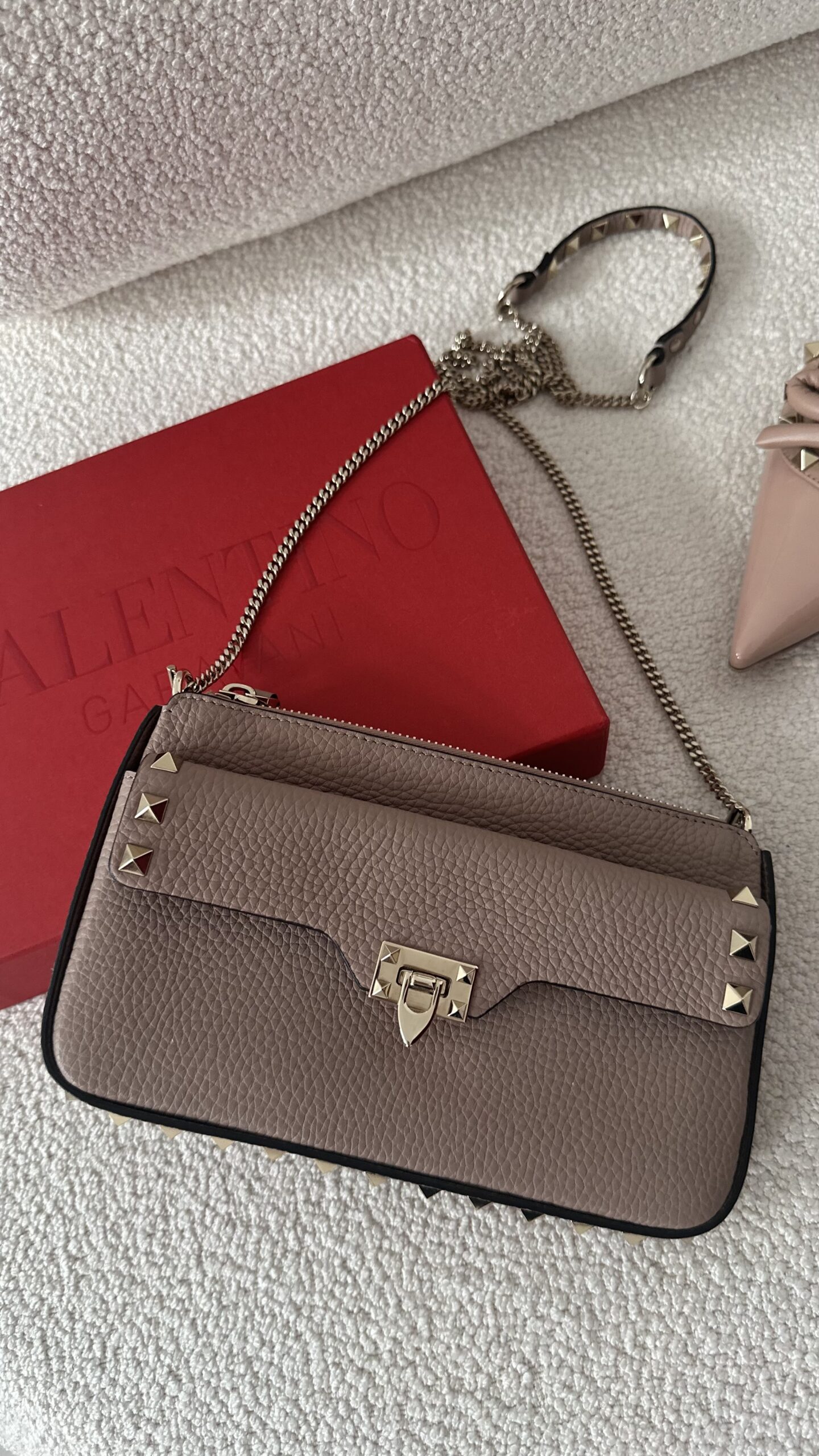 Valentino Garavani w pudrowym różu mała torebka - obrazek 6