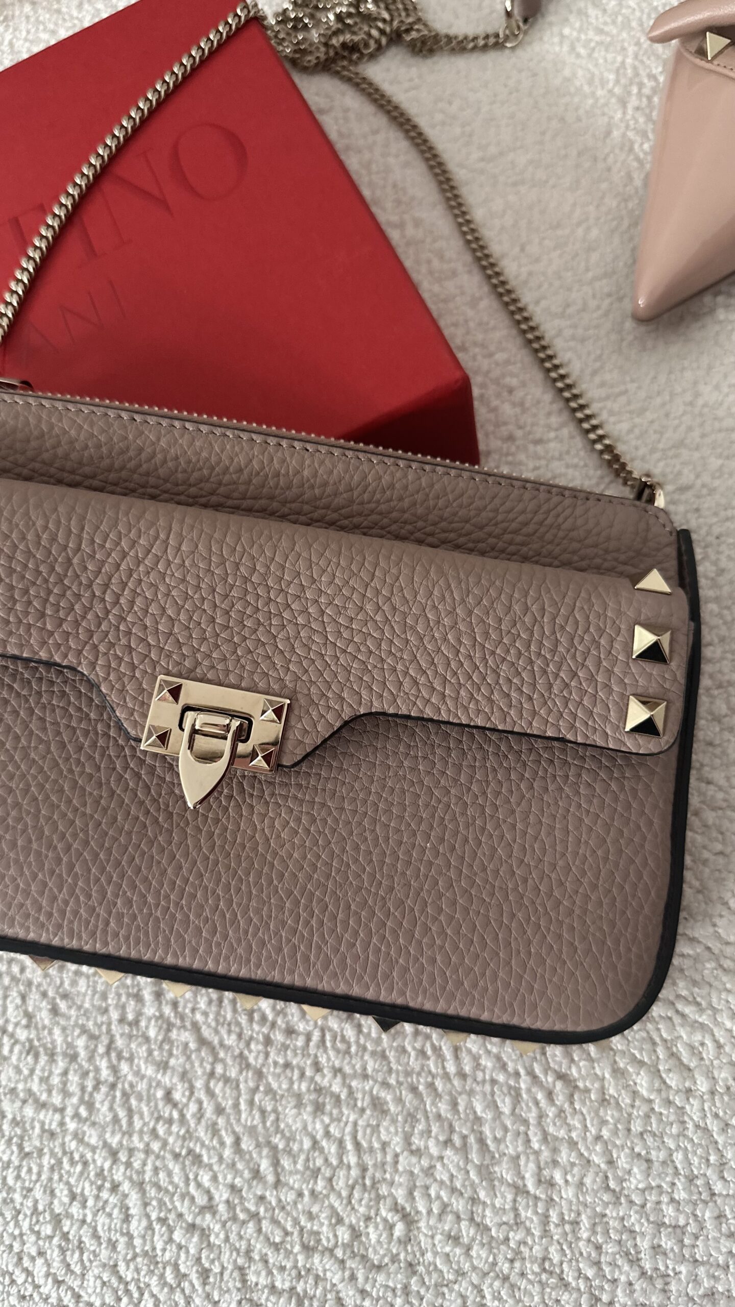 Valentino Garavani w pudrowym różu mała torebka - obrazek 7