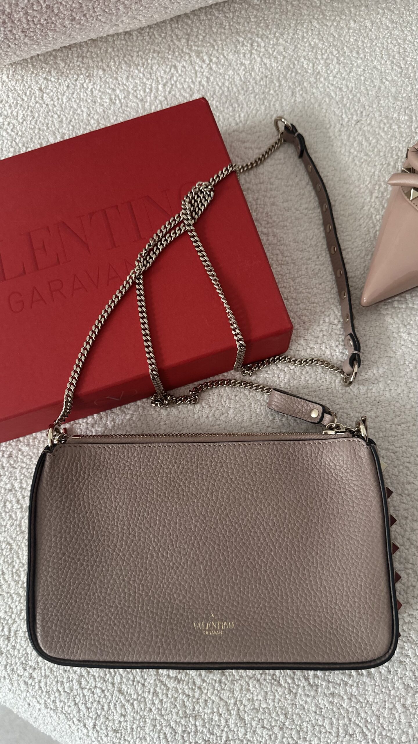 Valentino Garavani w pudrowym różu mała torebka - obrazek 8