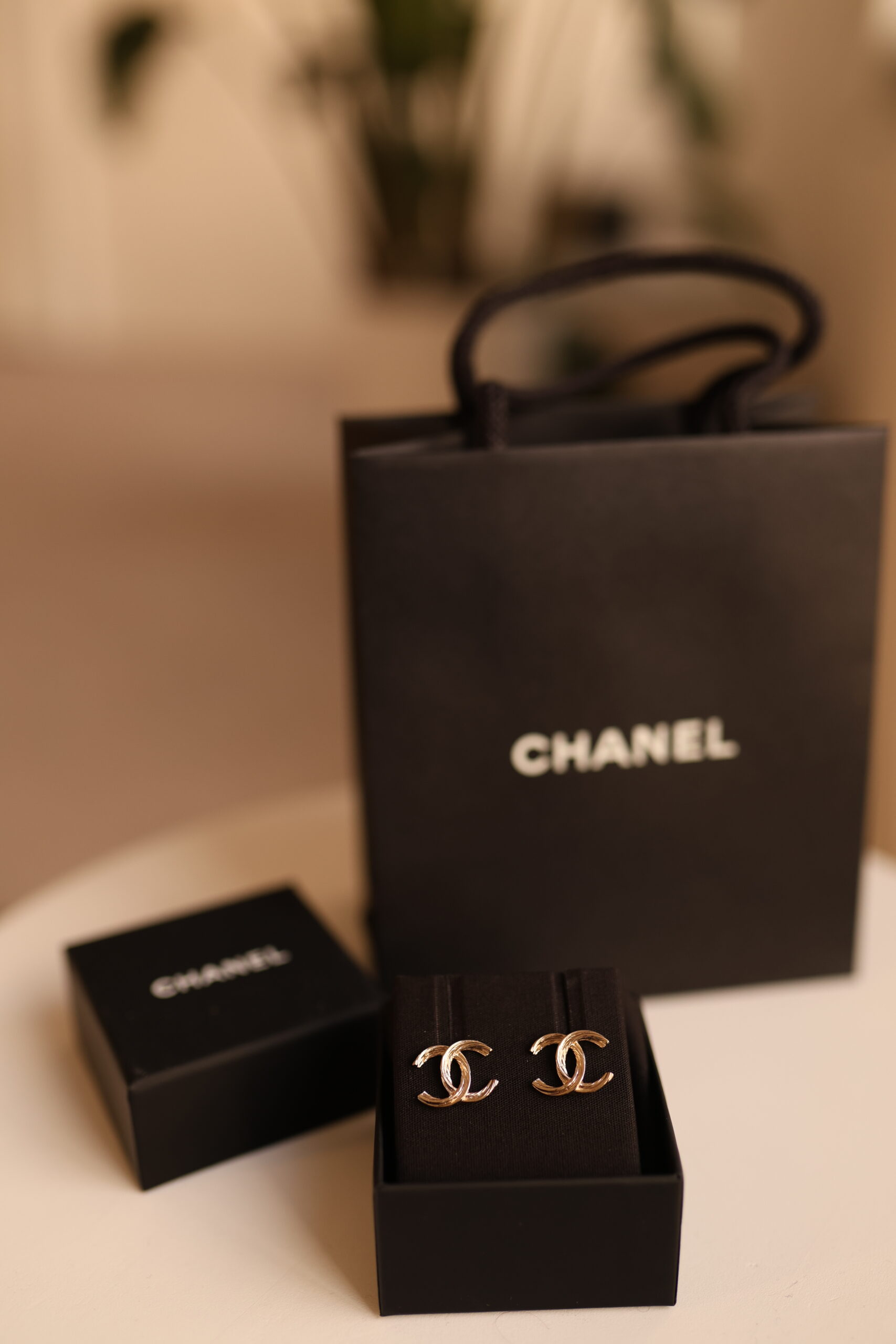 Chanel kolczyki klasyczne w kolorze złota