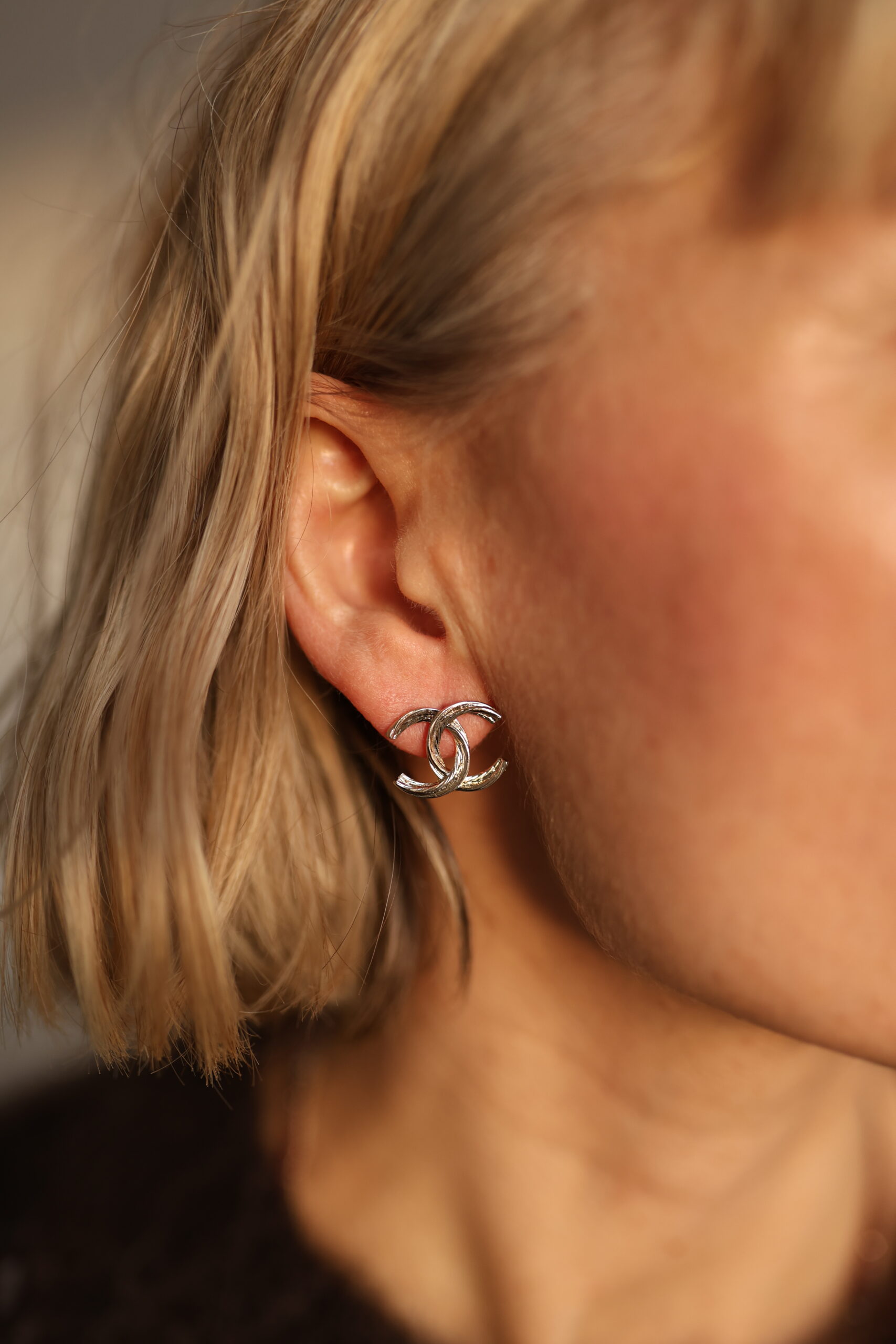 Chanel kolczyki klasyczne w kolorze złota - obrazek 7