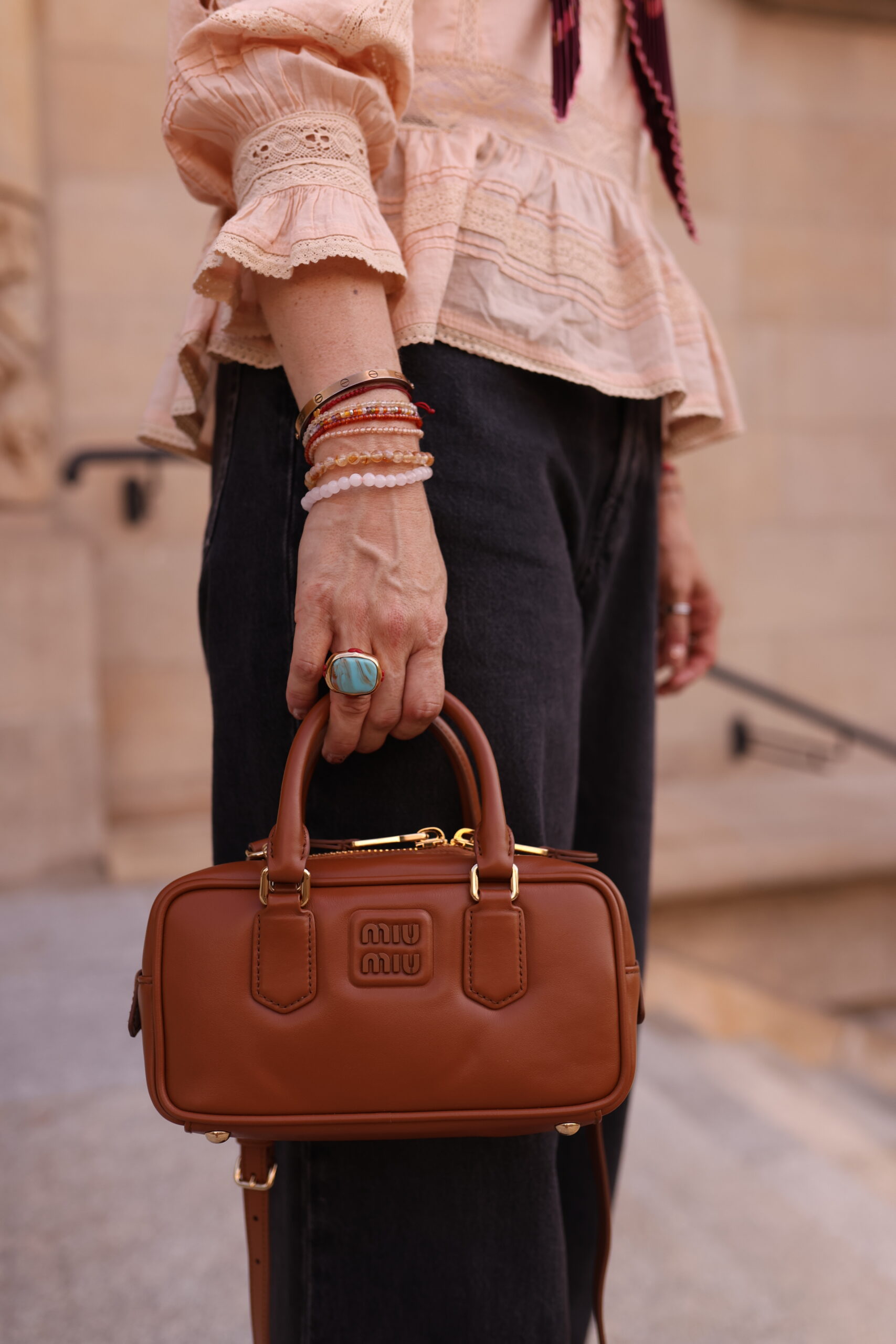 Miu Miu Arcadie camel kuferek - obrazek 8