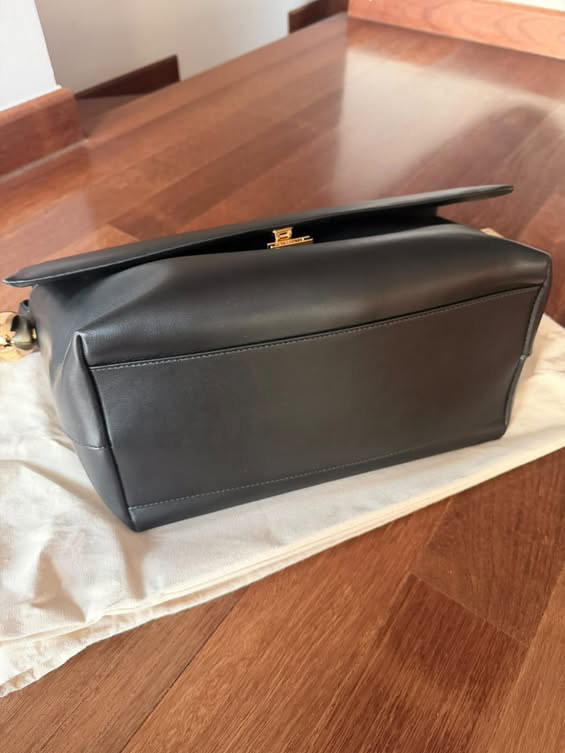 Jacquemus la grand rond carre czarna torebka - obrazek 8