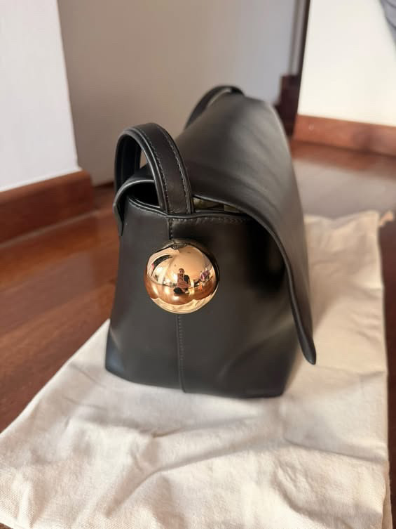 Jacquemus la grand rond carre czarna torebka - obrazek 11