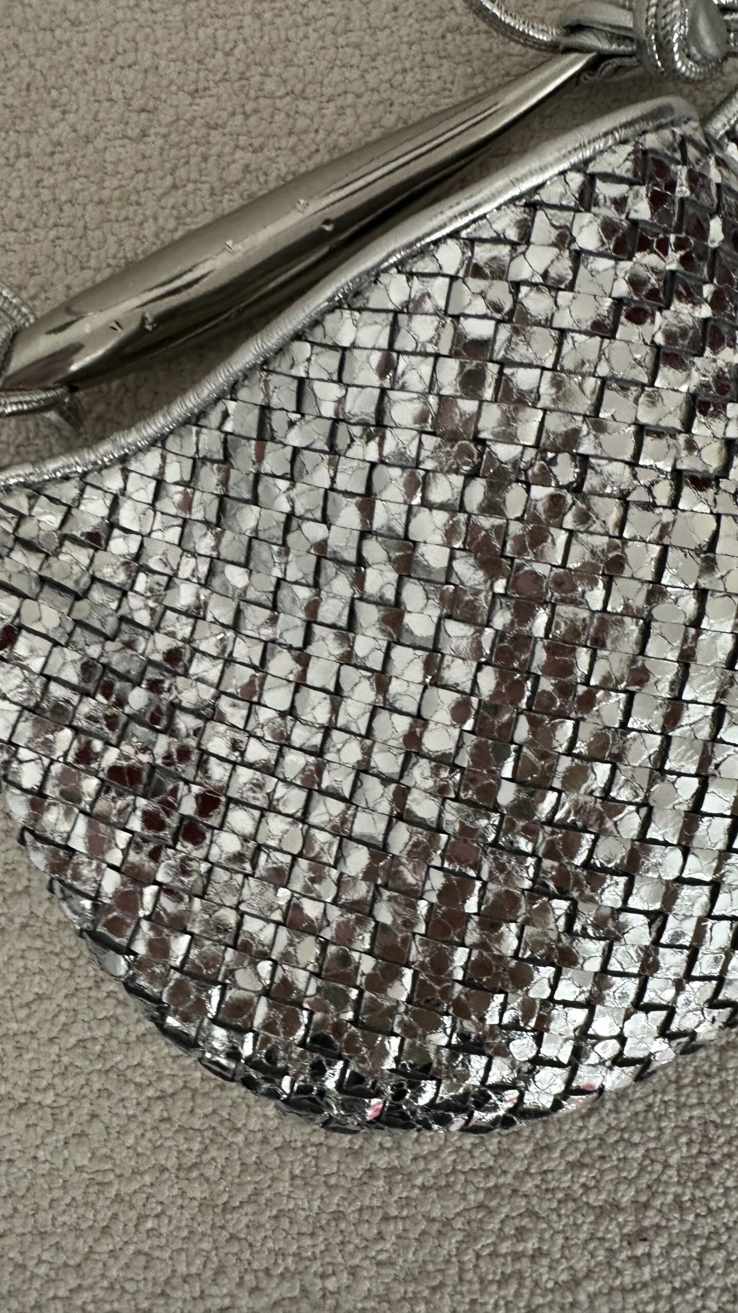 Bottega Veneta Baby sardine srebrna torebka - obrazek 4