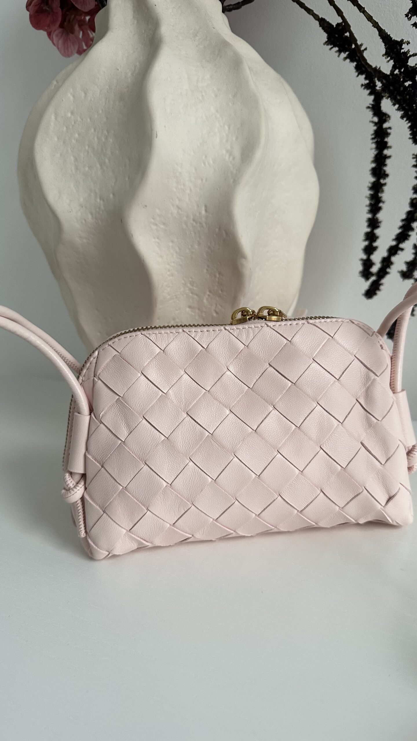 Bottega Veneta Concert Intrecciato pudrowy róż torebka - obrazek 2