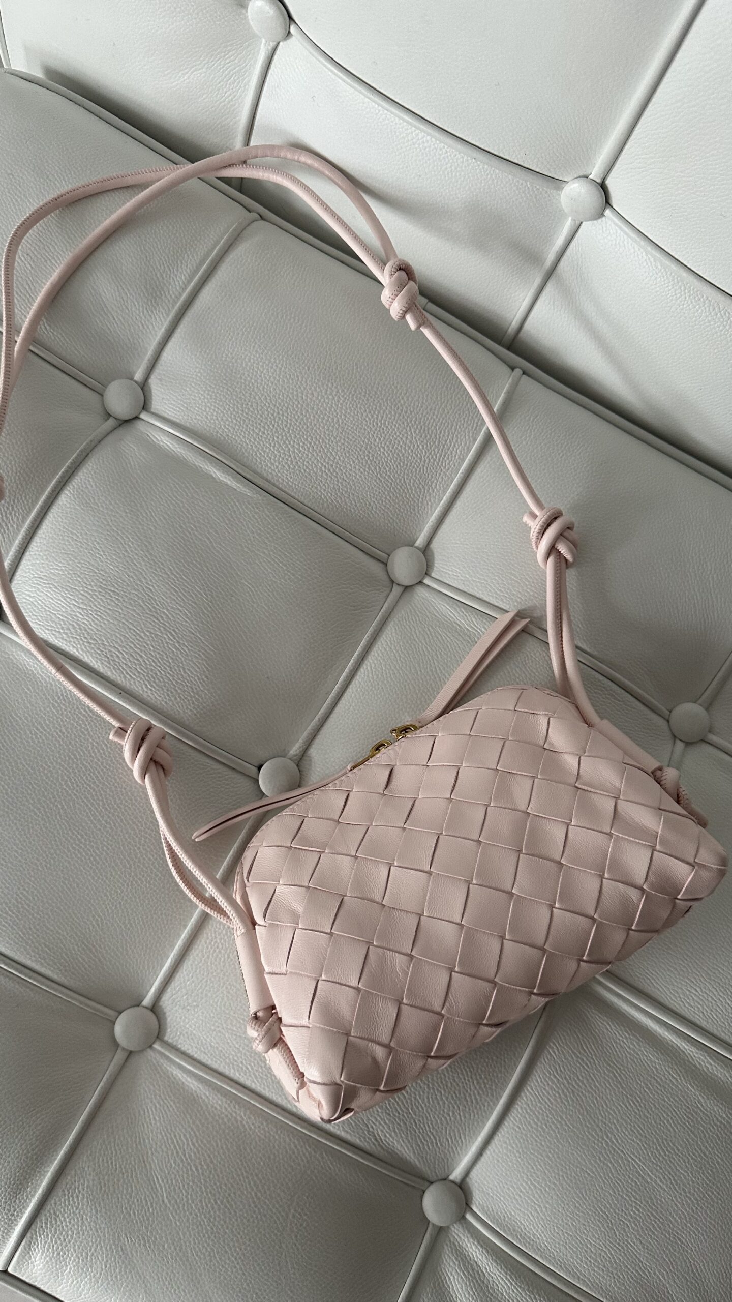 Bottega Veneta Concert Intrecciato pudrowy róż torebka - obrazek 5