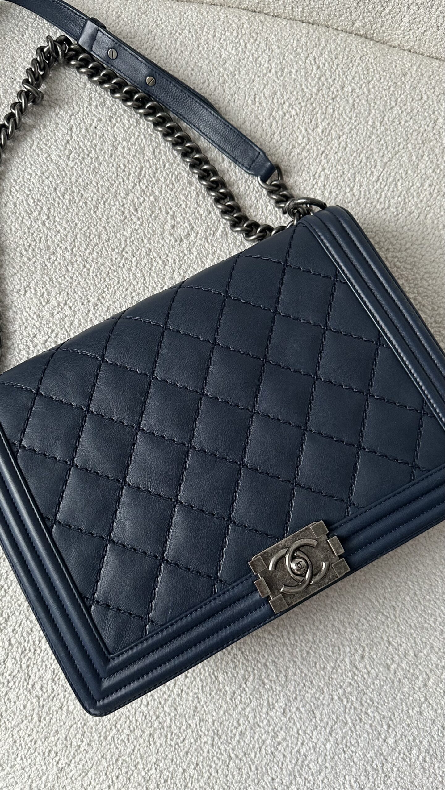 Chanel Boy klasyka granat skóra - obrazek 4