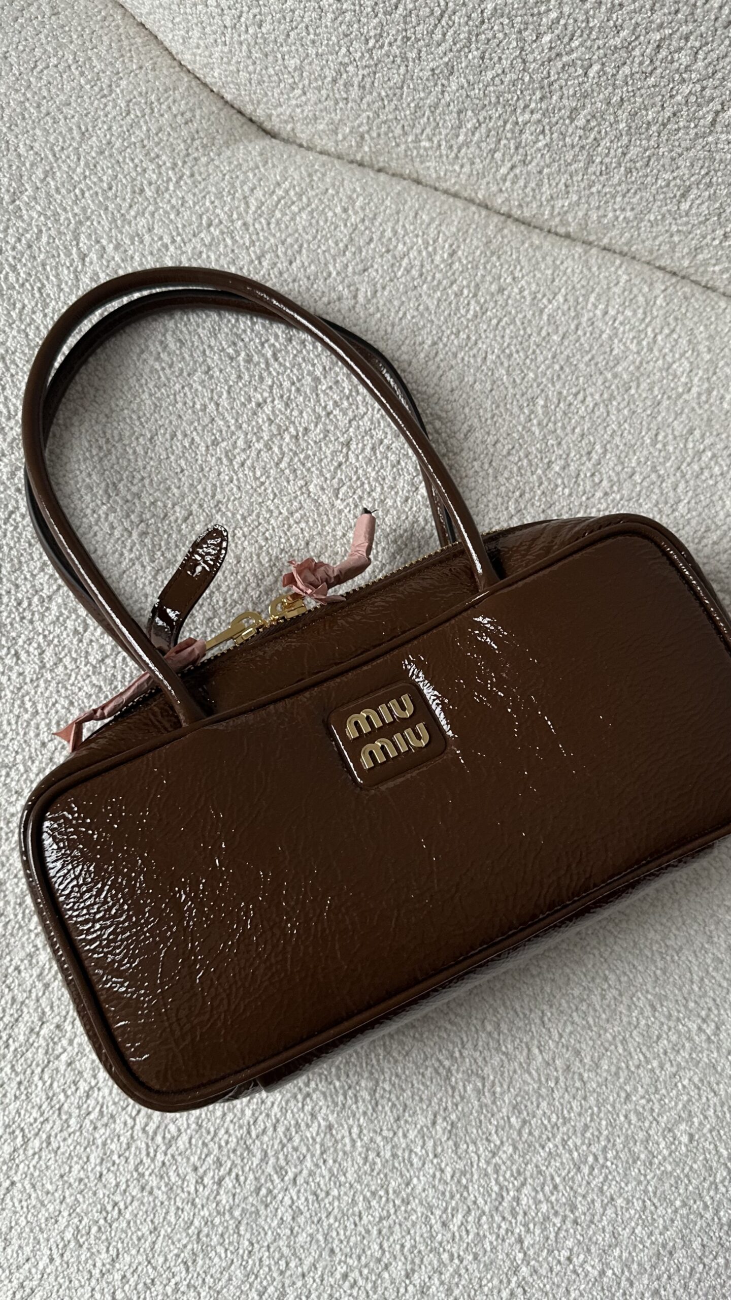 Miu miu Beau naplak patent brązowa lakierowana torebka - obrazek 4