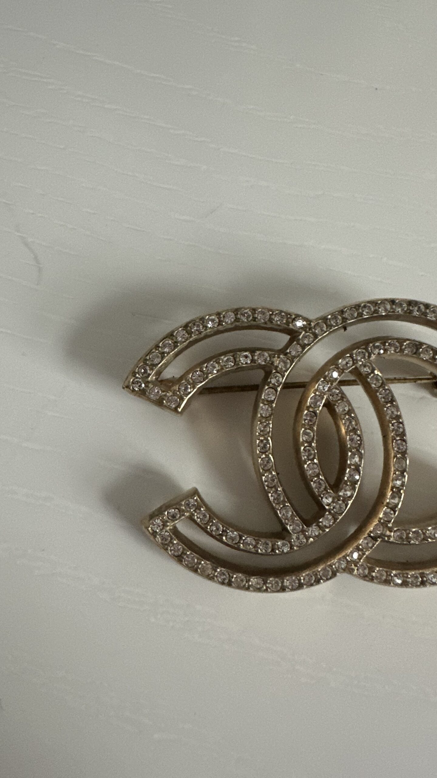 Chanel duża efektowna broszka z cyrkoniami - obrazek 3