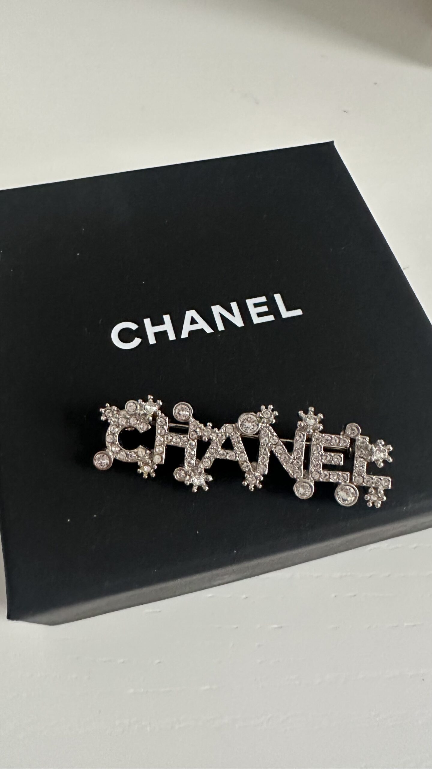 Chanel broszka z cyrkoniami - obrazek 2