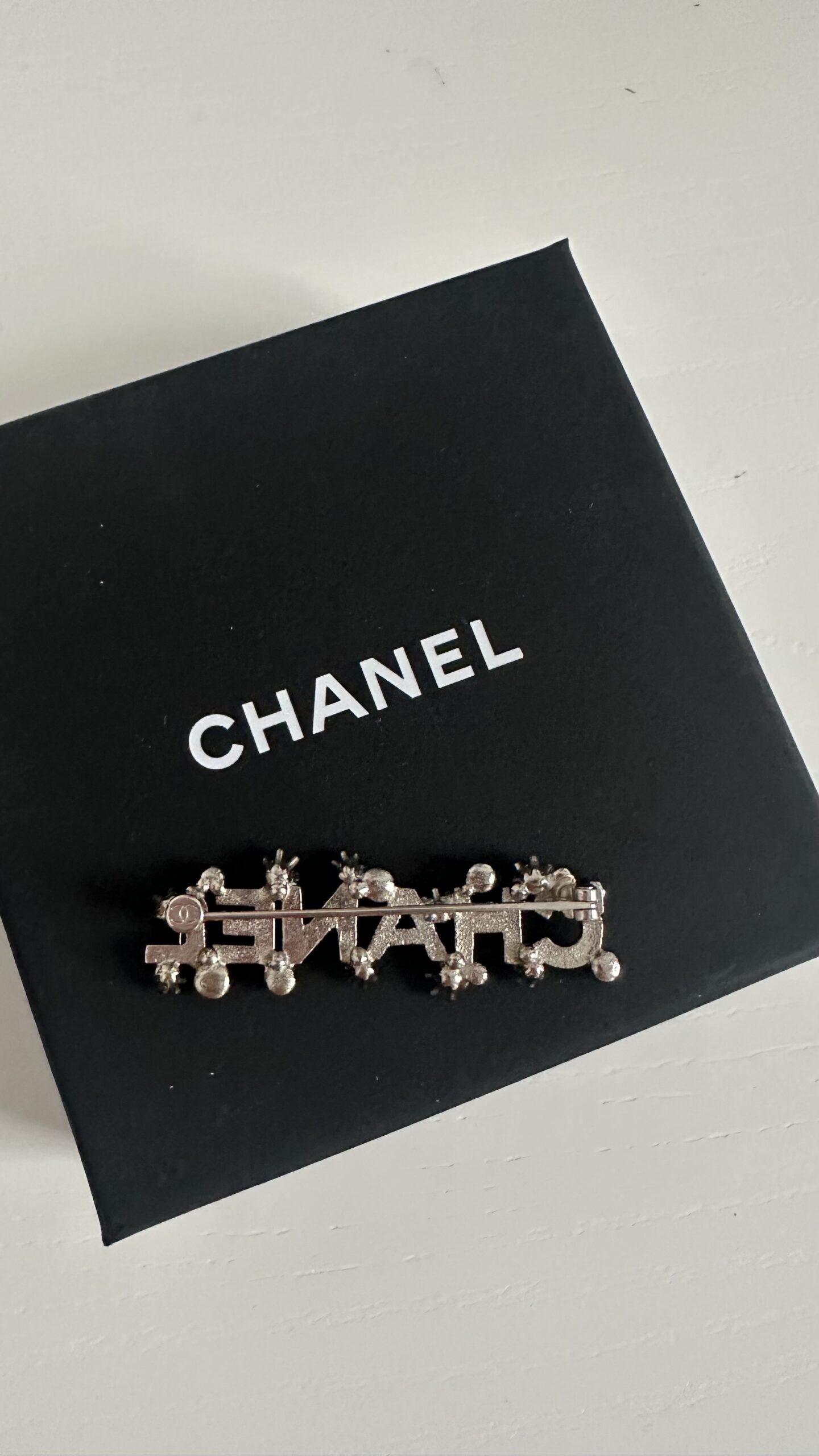 Chanel broszka z cyrkoniami - obrazek 3