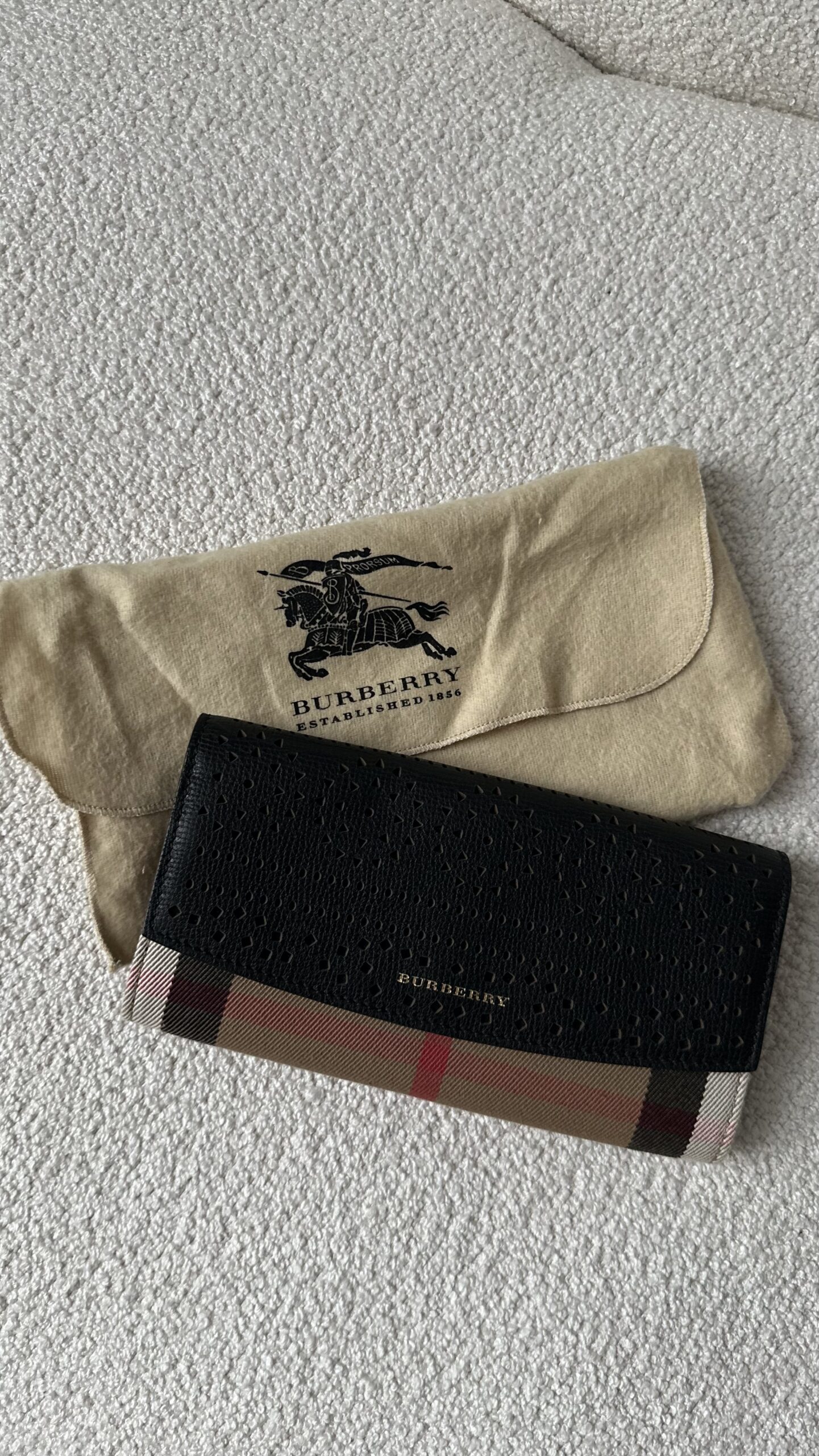 Burberry klasyczny nowy portfel