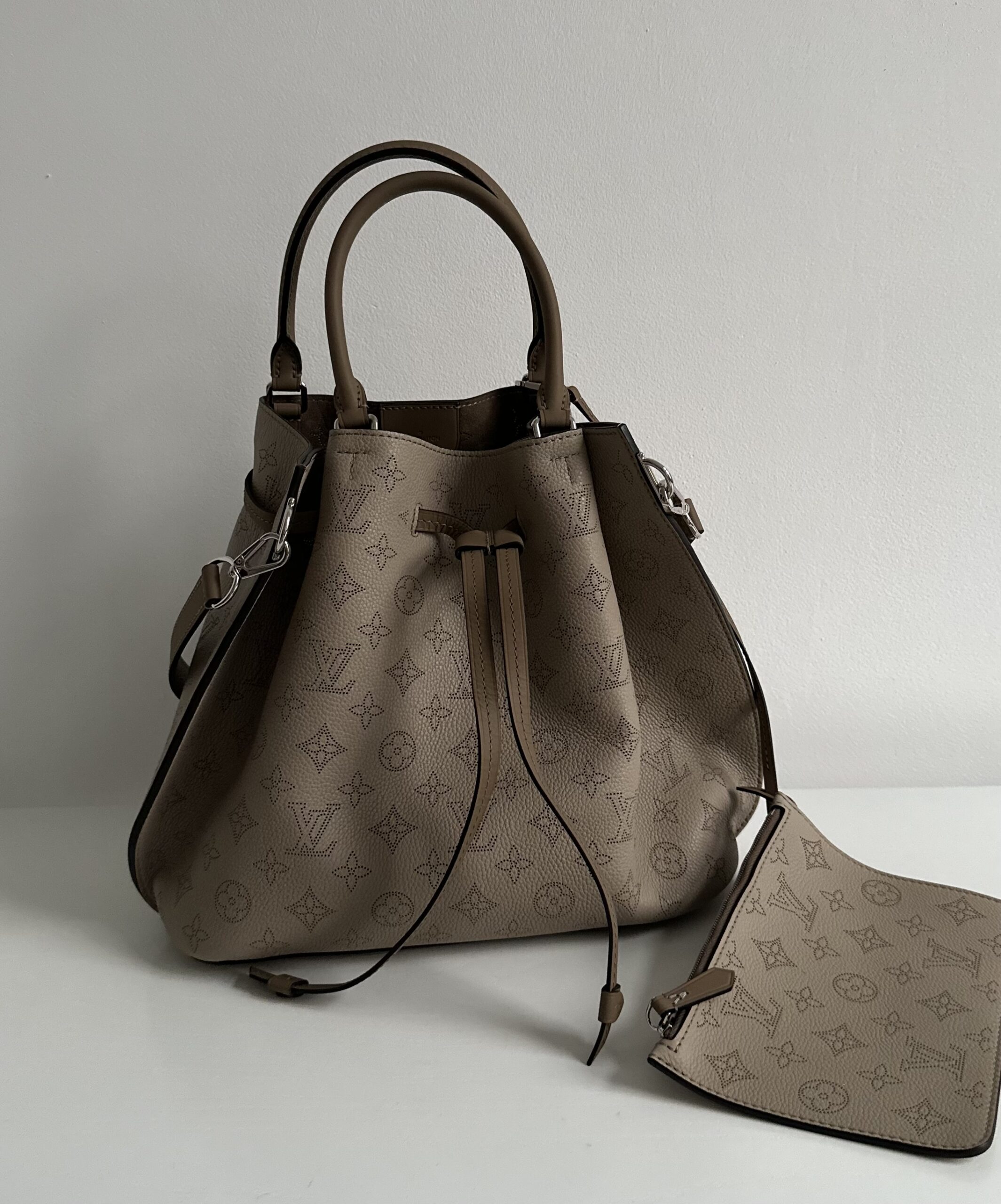 Louis Vuitton Mahina Girolata bezowa torebka - obrazek 3