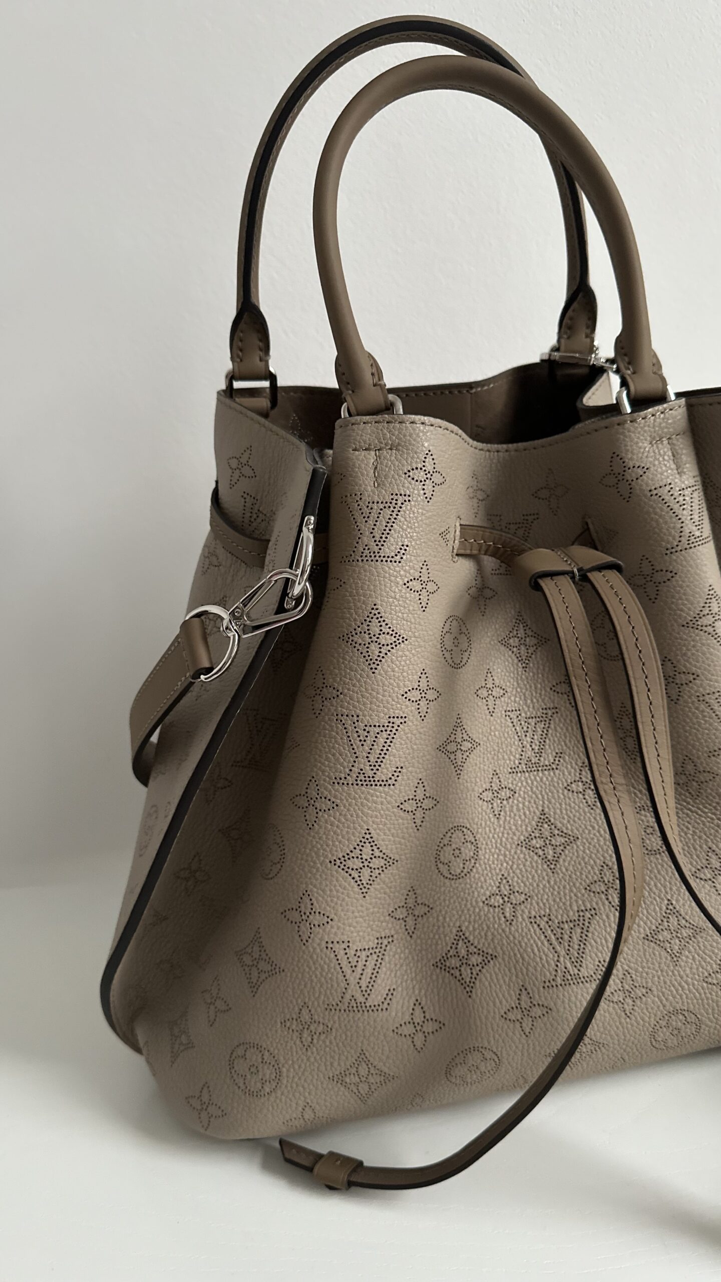 Louis Vuitton Mahina Girolata bezowa torebka - obrazek 6