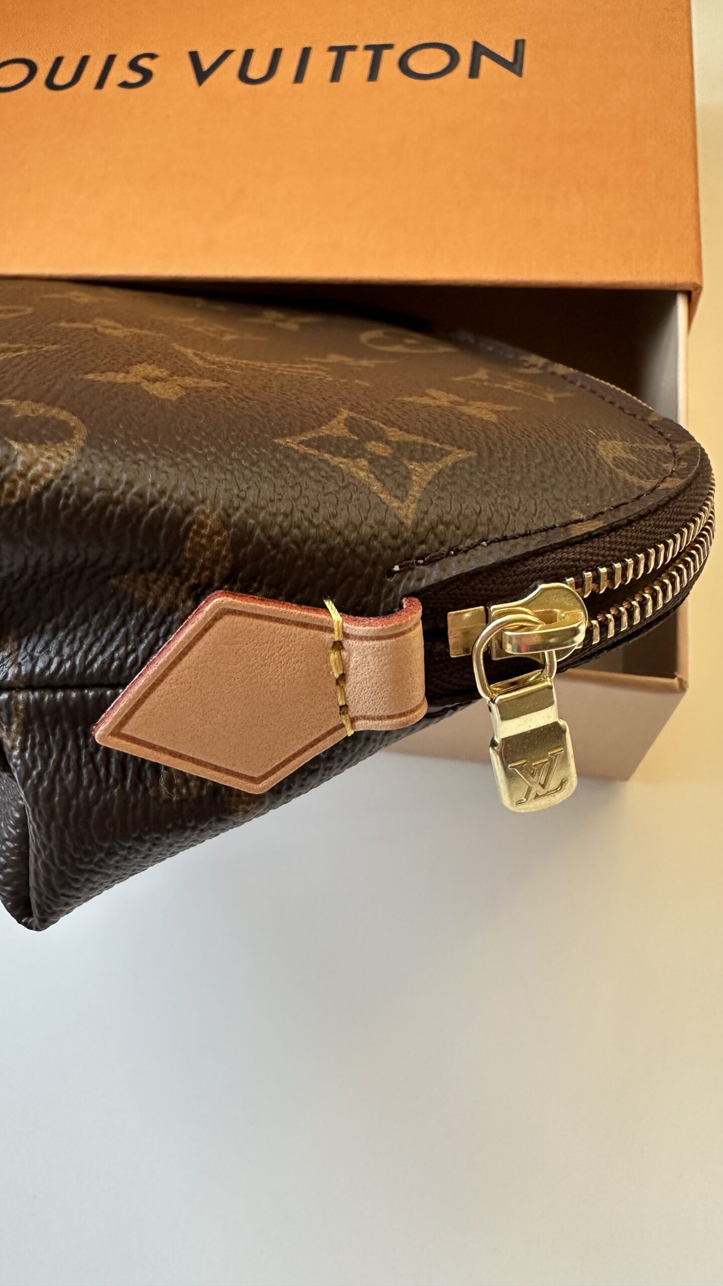 Louis Vuitton cosmetic pouch pm monogram kosmetyczka - obrazek 4