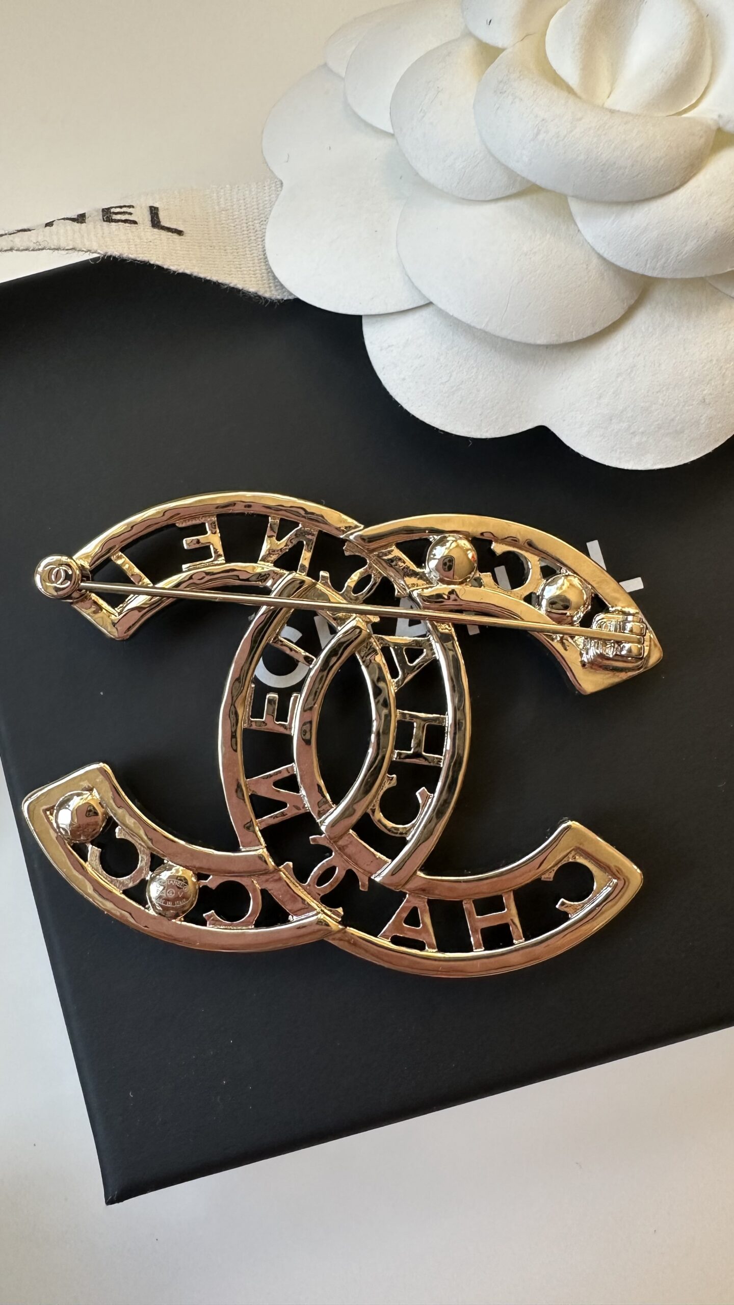 Chanel CC Brooch pearl broszka cyrkonie i perełki - obrazek 4