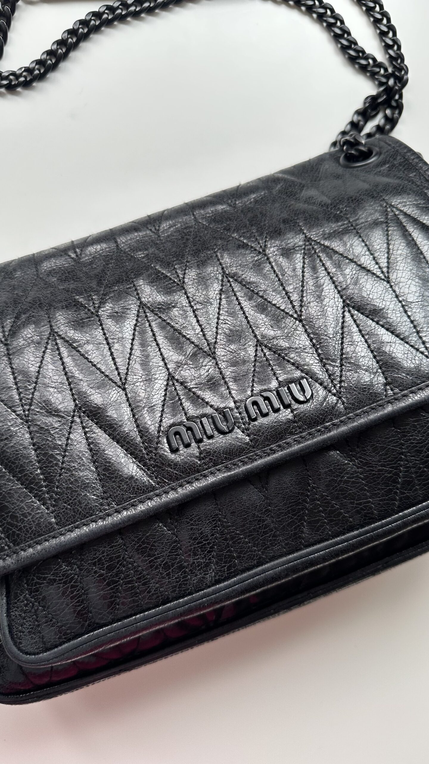 Miu Miu Matelassé czarna klasyczna torebka - obrazek 5