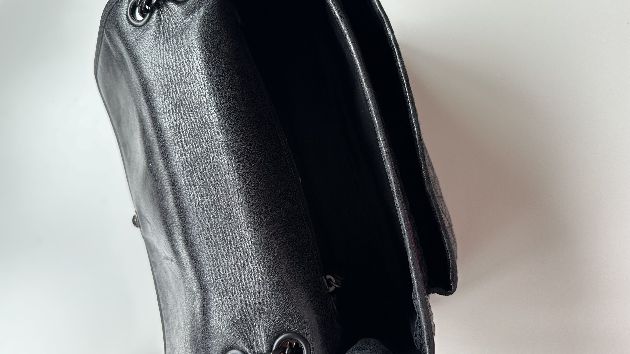 Miu Miu Matelassé czarna klasyczna torebka - obrazek 7