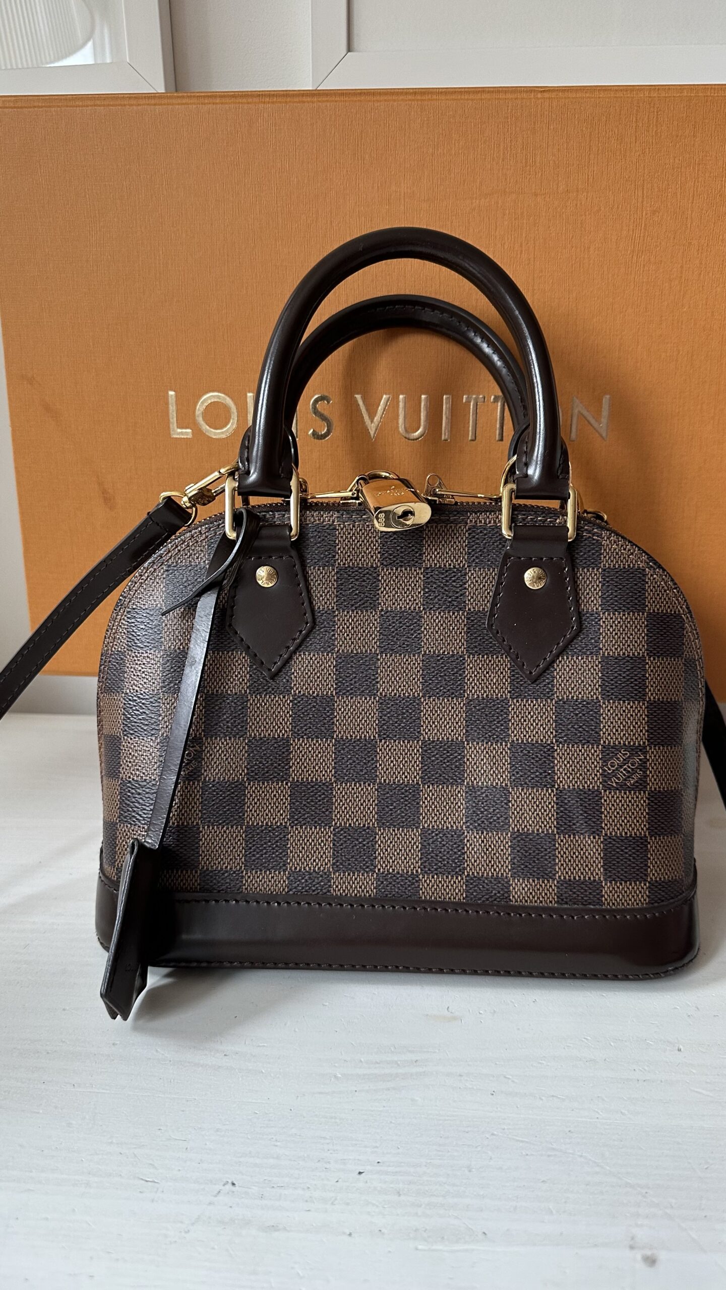 Louis Vuitton Alma bb damier ebene kuferek - obrazek 2
