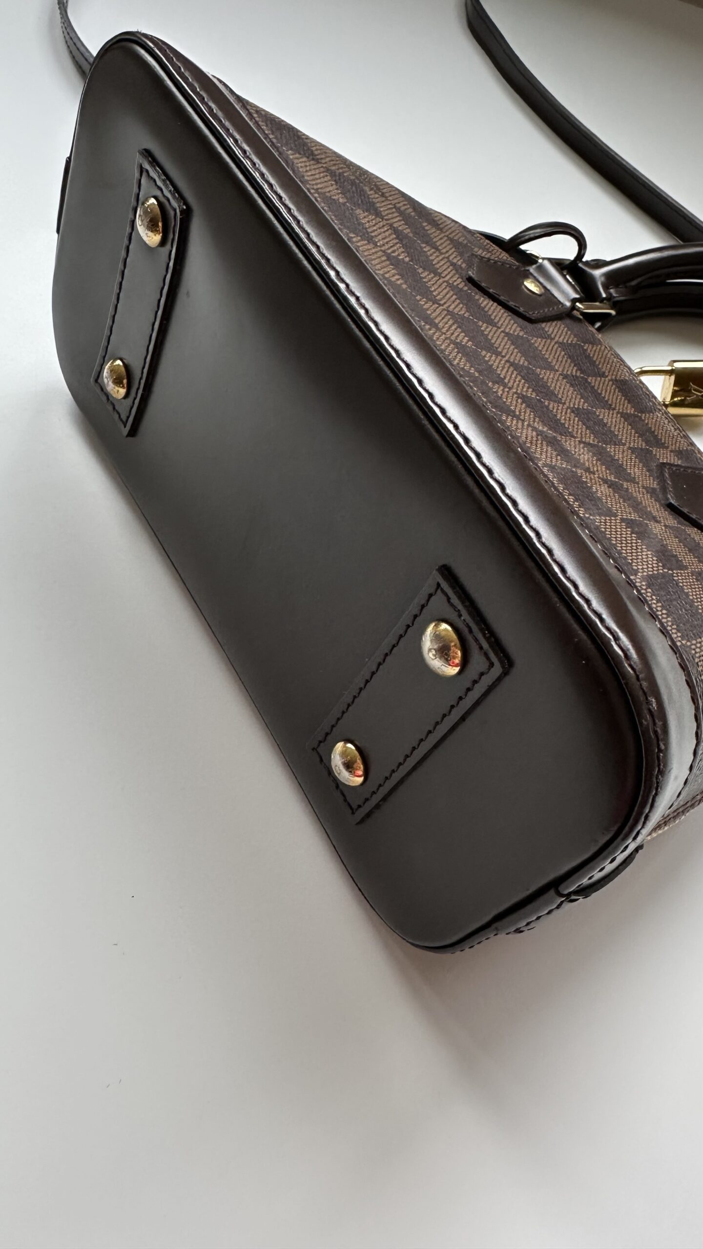 Louis Vuitton Alma bb damier ebene kuferek - obrazek 6