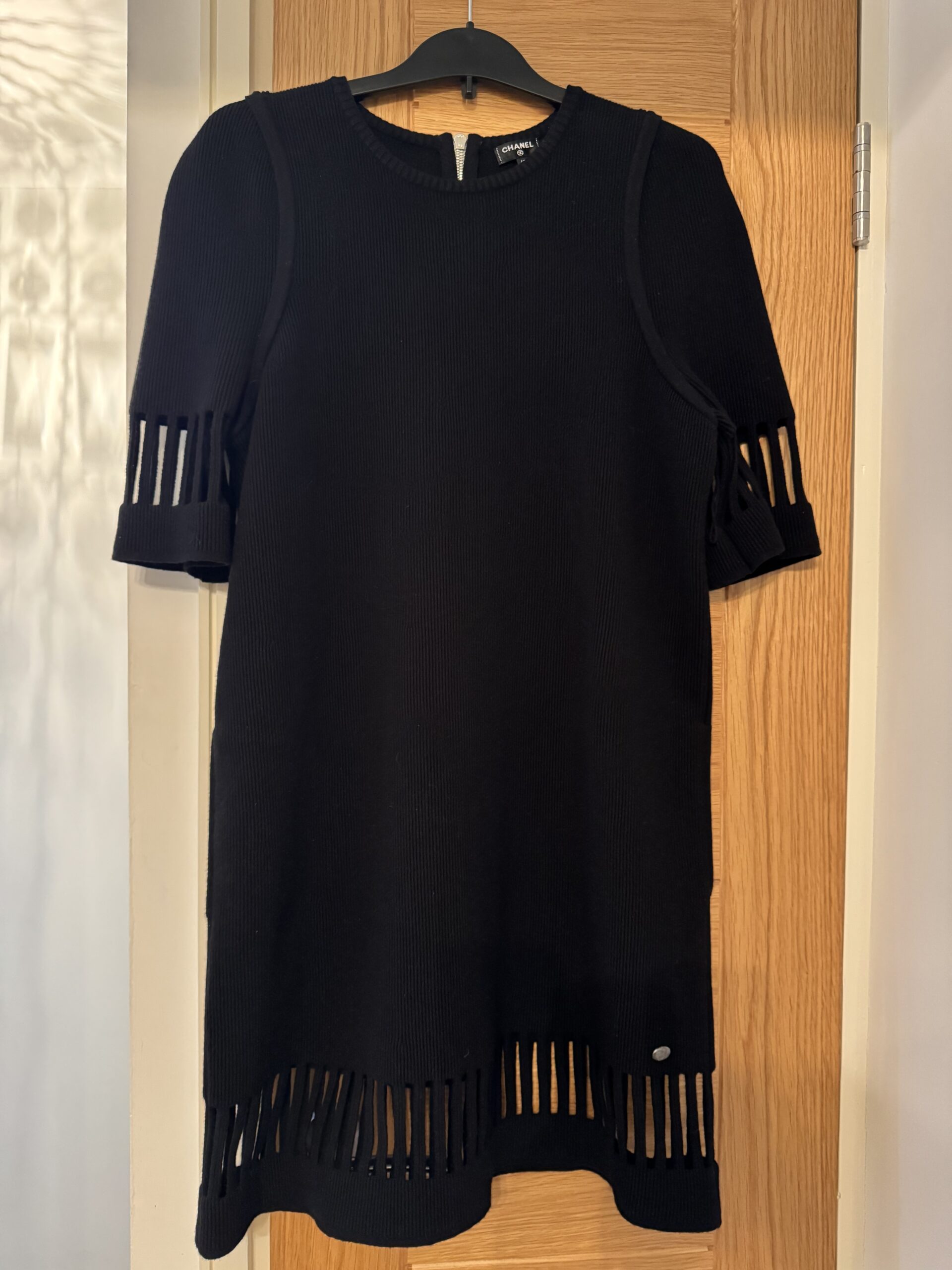 Chanel CC czarna sukienka wełna z angora kolekcja Karla Lagerfelda rozmiar FR42, L stan bardzo dobry - obrazek 7