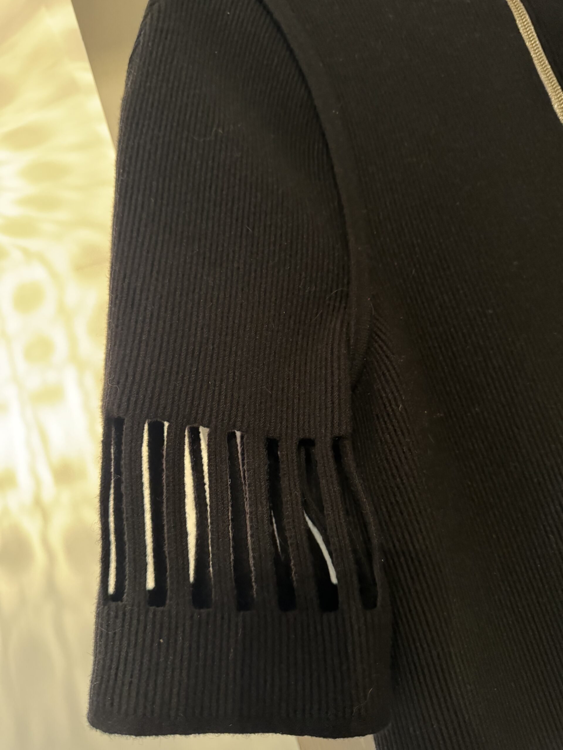 Chanel CC czarna sukienka wełna z angora kolekcja Karla Lagerfelda rozmiar FR42, L stan bardzo dobry - obrazek 4