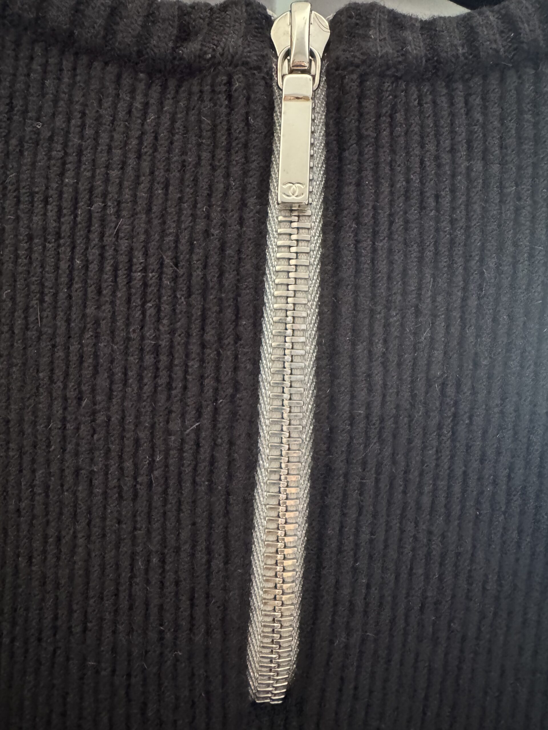 Chanel CC czarna sukienka wełna z angora kolekcja Karla Lagerfelda rozmiar FR42, L stan bardzo dobry - obrazek 13
