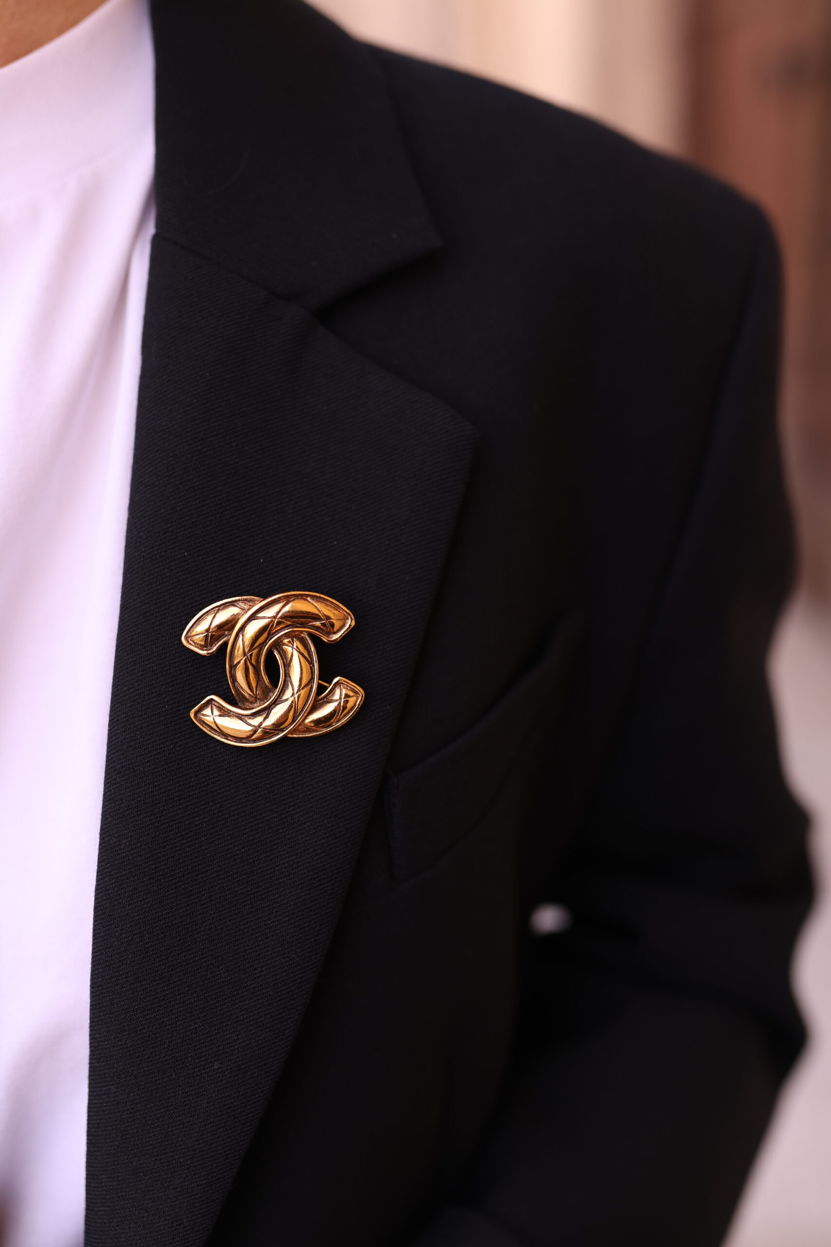 Chanel duża broszka vintage w kolorze złota lata 80 - obrazek 5