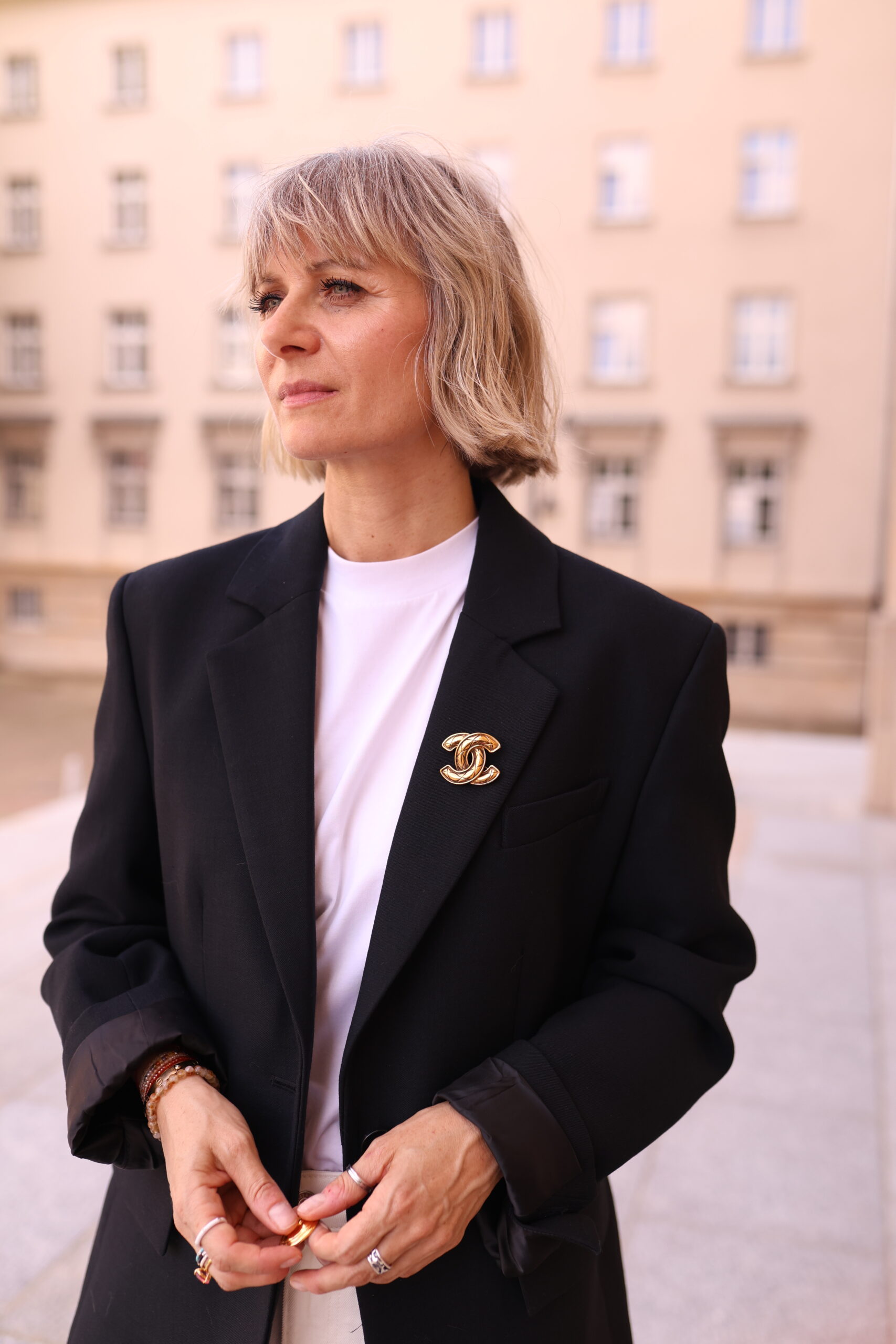 Chanel duża broszka vintage w kolorze złota lata 80 - obrazek 4