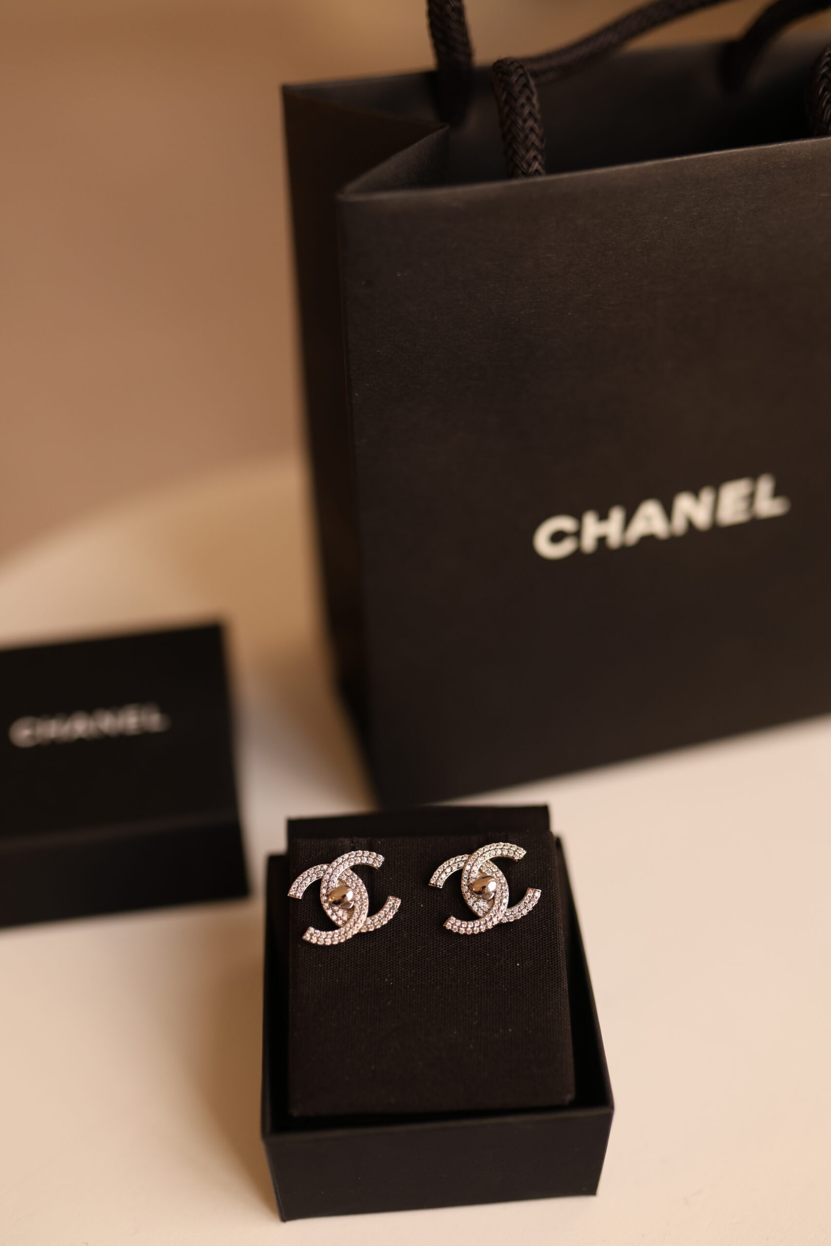 Chanel srebrne z cyrkoniami kolczyki - obrazek 5