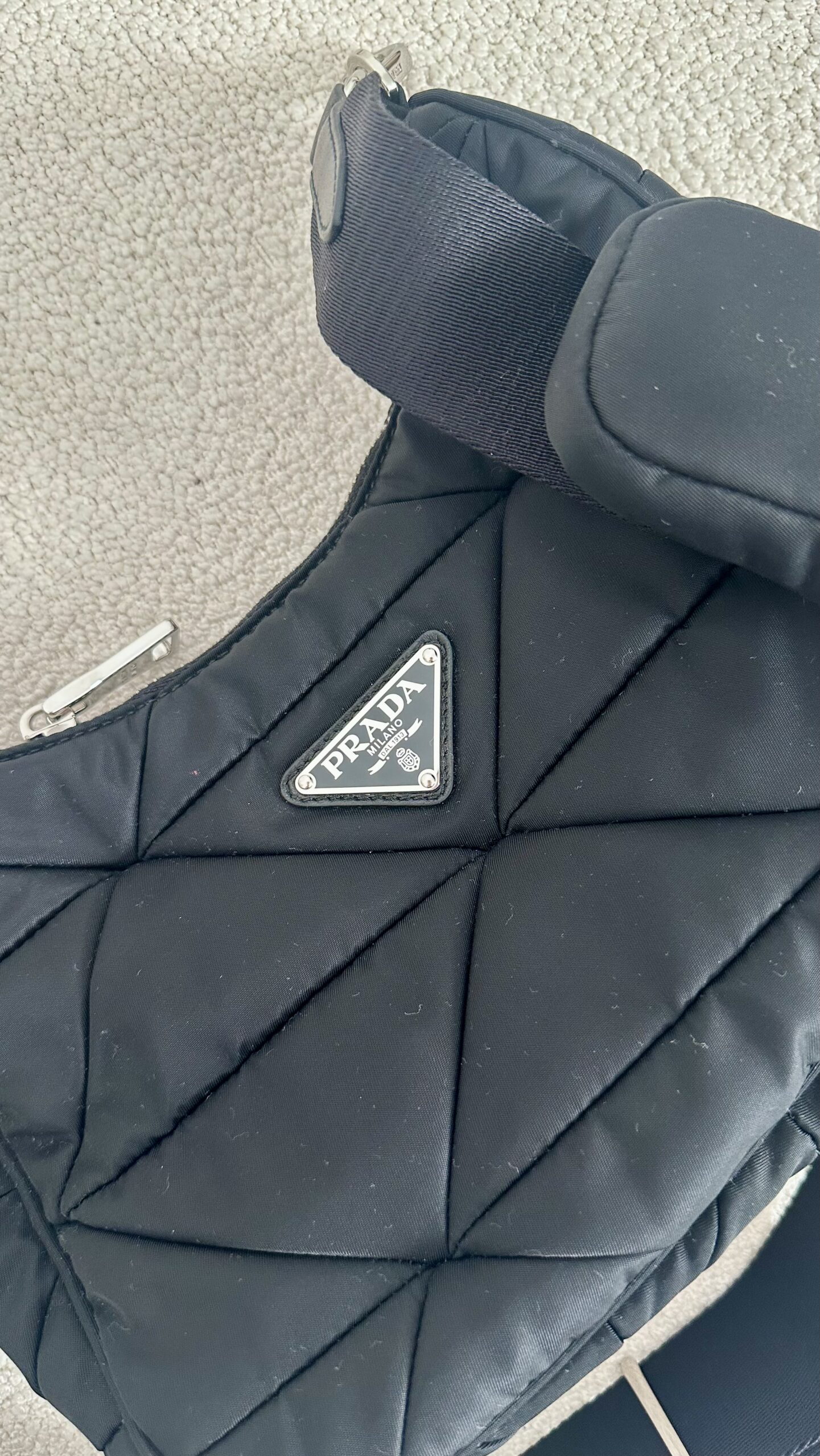 Prada Padded Re Nylon Shoulder bag czarna torebka - obrazek 2