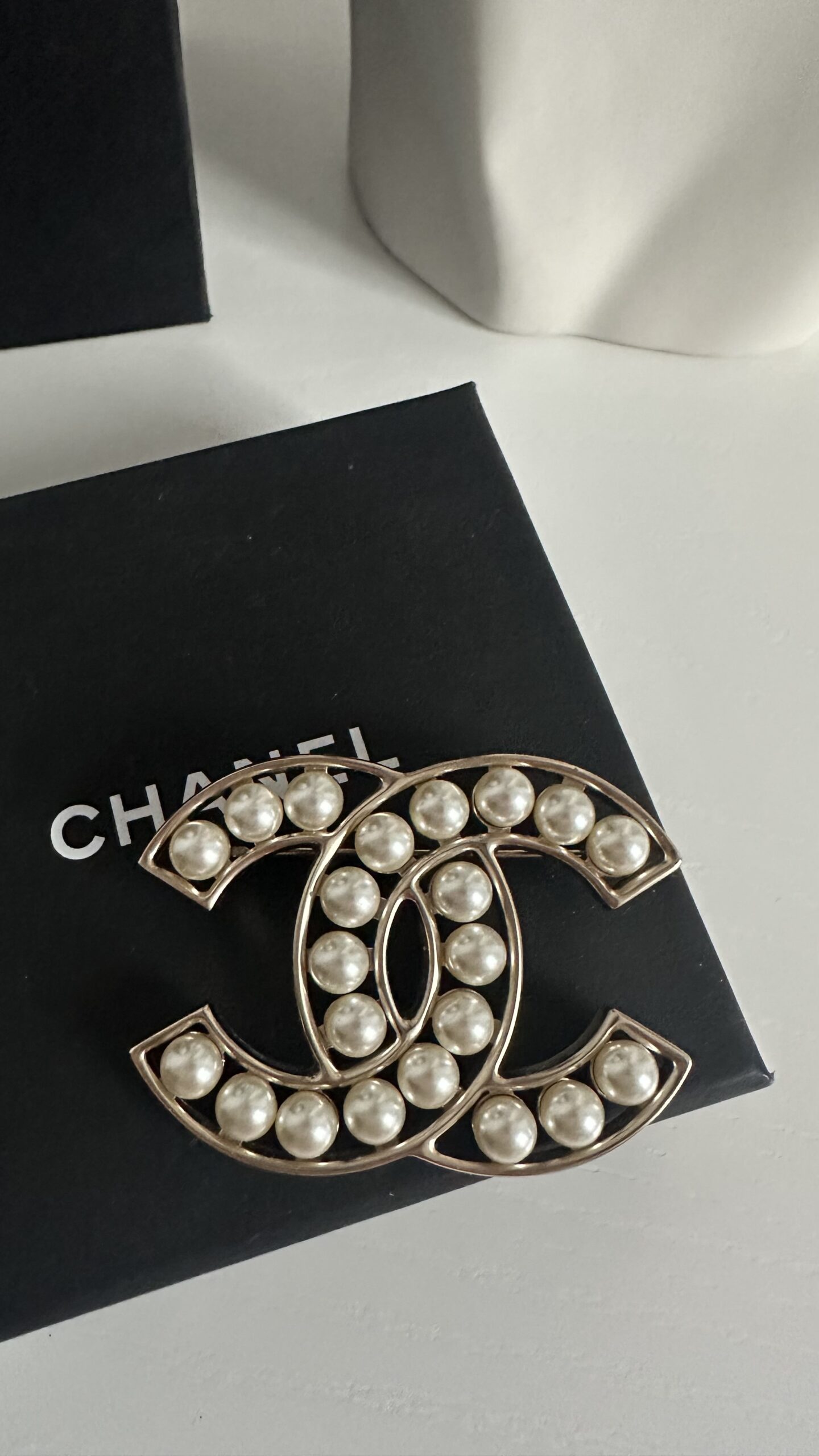 Chanel duża efektowna broszka perły - obrazek 4
