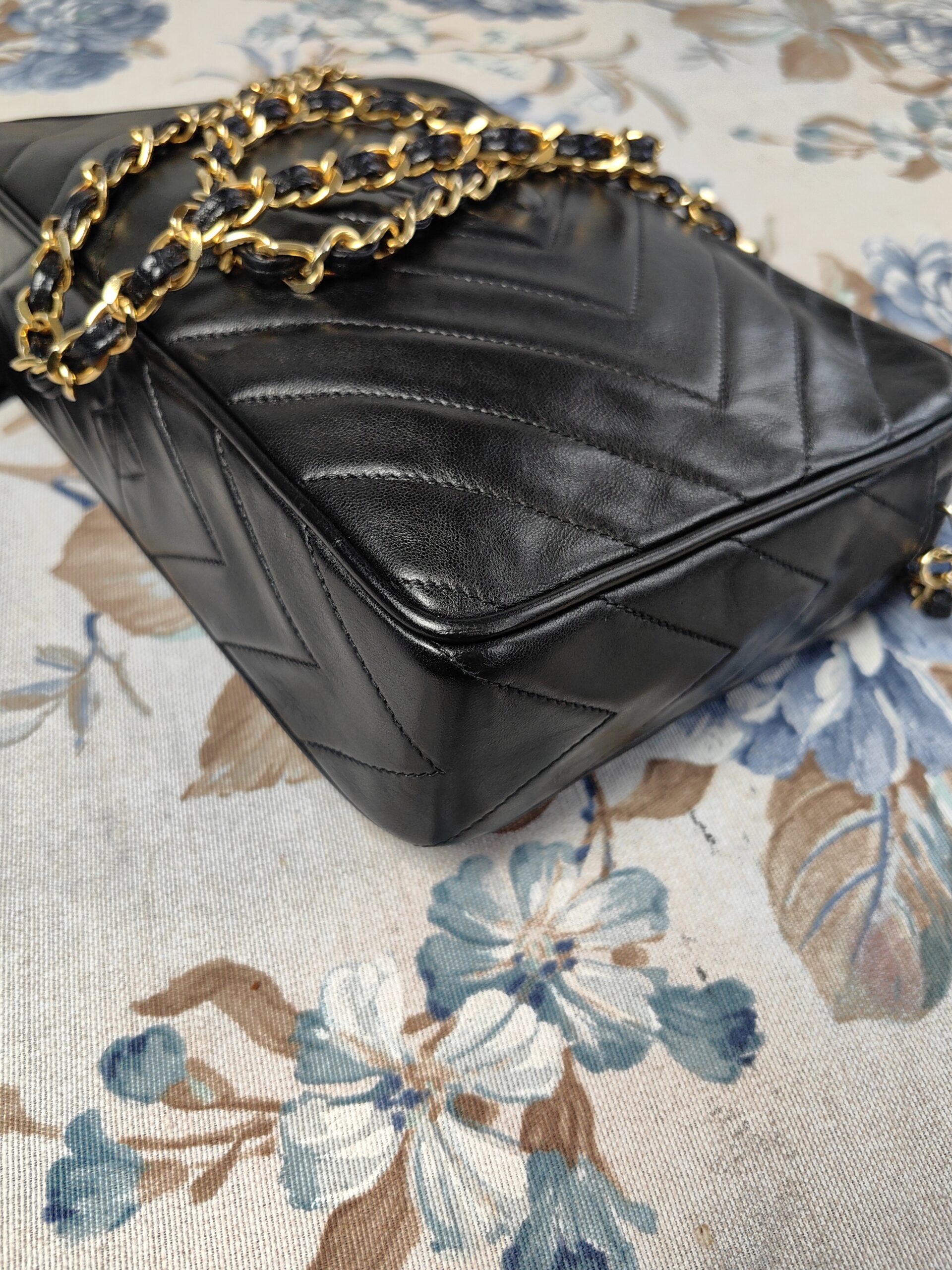 CHANEL CC logo dimond quilted bag - obrazek 6