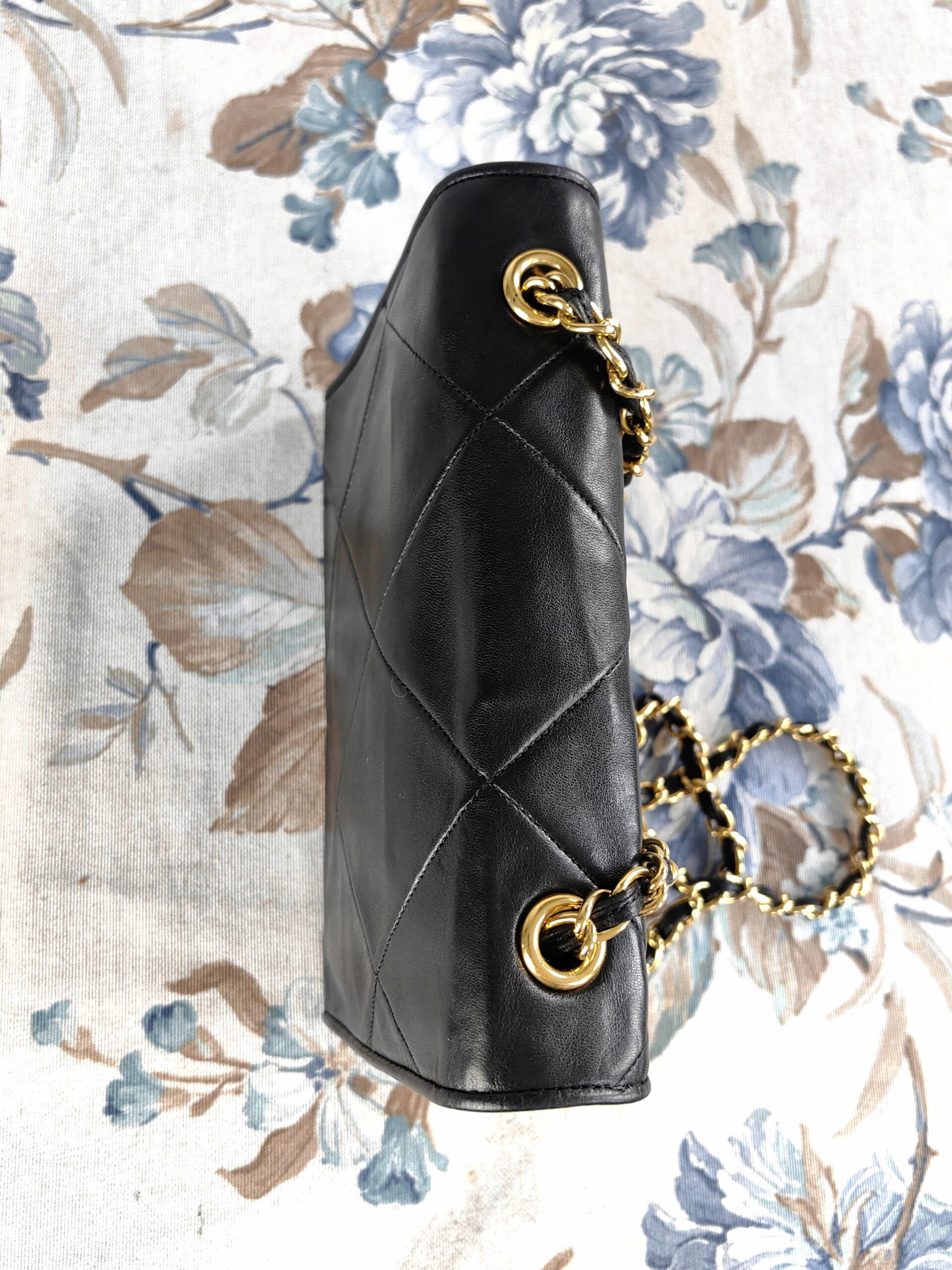 CHANEL CC quilted flap shoulder bag - obrazek 9