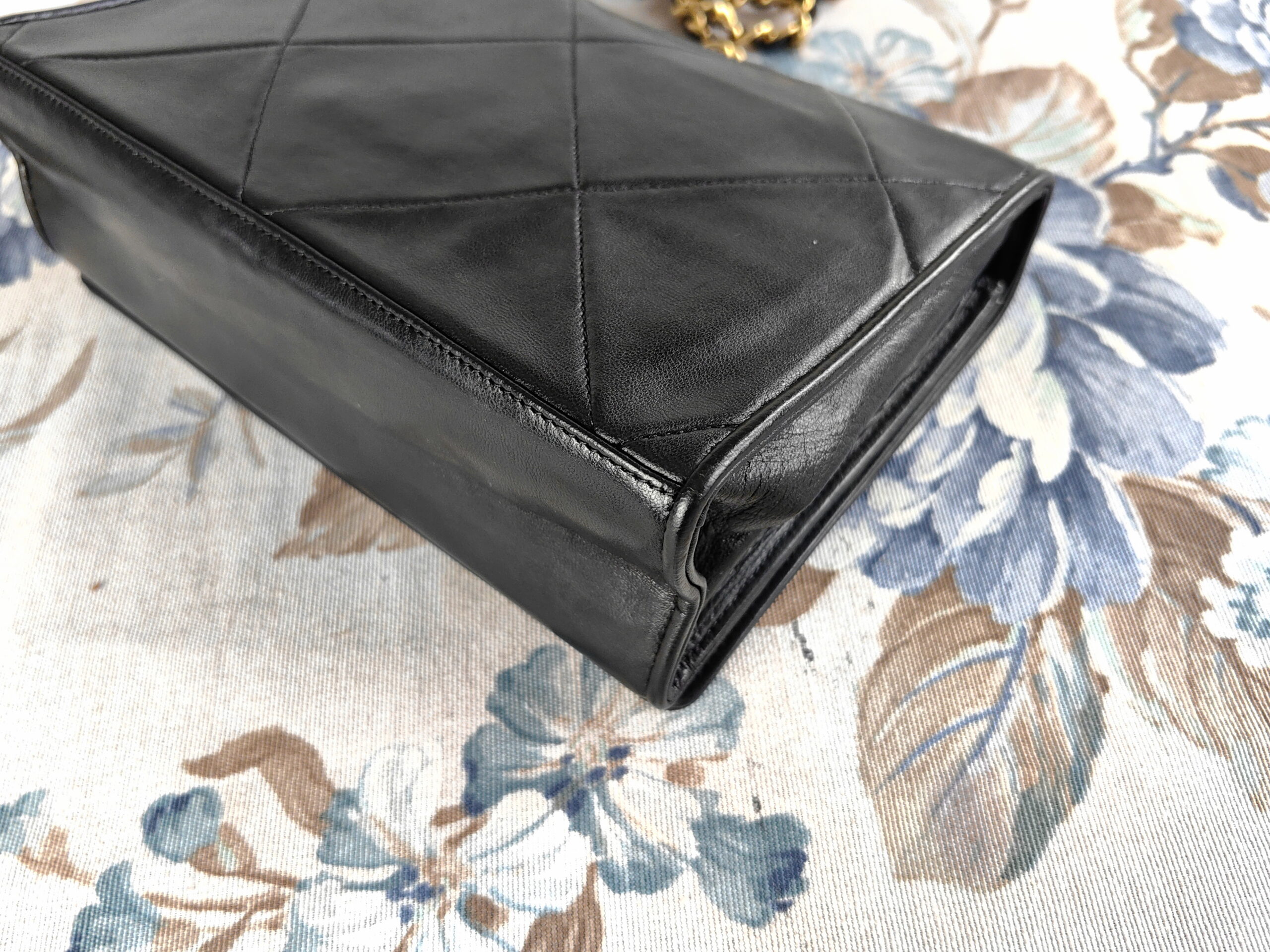 CHANEL CC quilted flap shoulder bag - obrazek 14