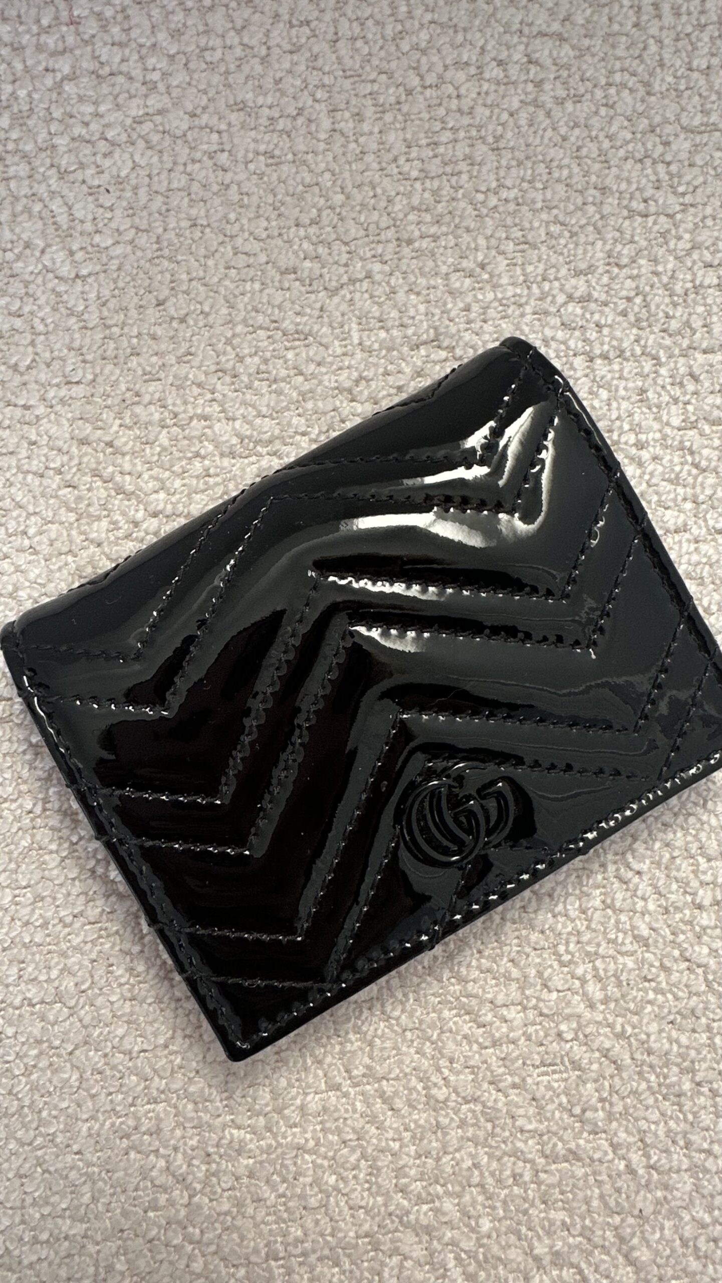 Gucci marmont czarny lakierowany portfel - obrazek 2